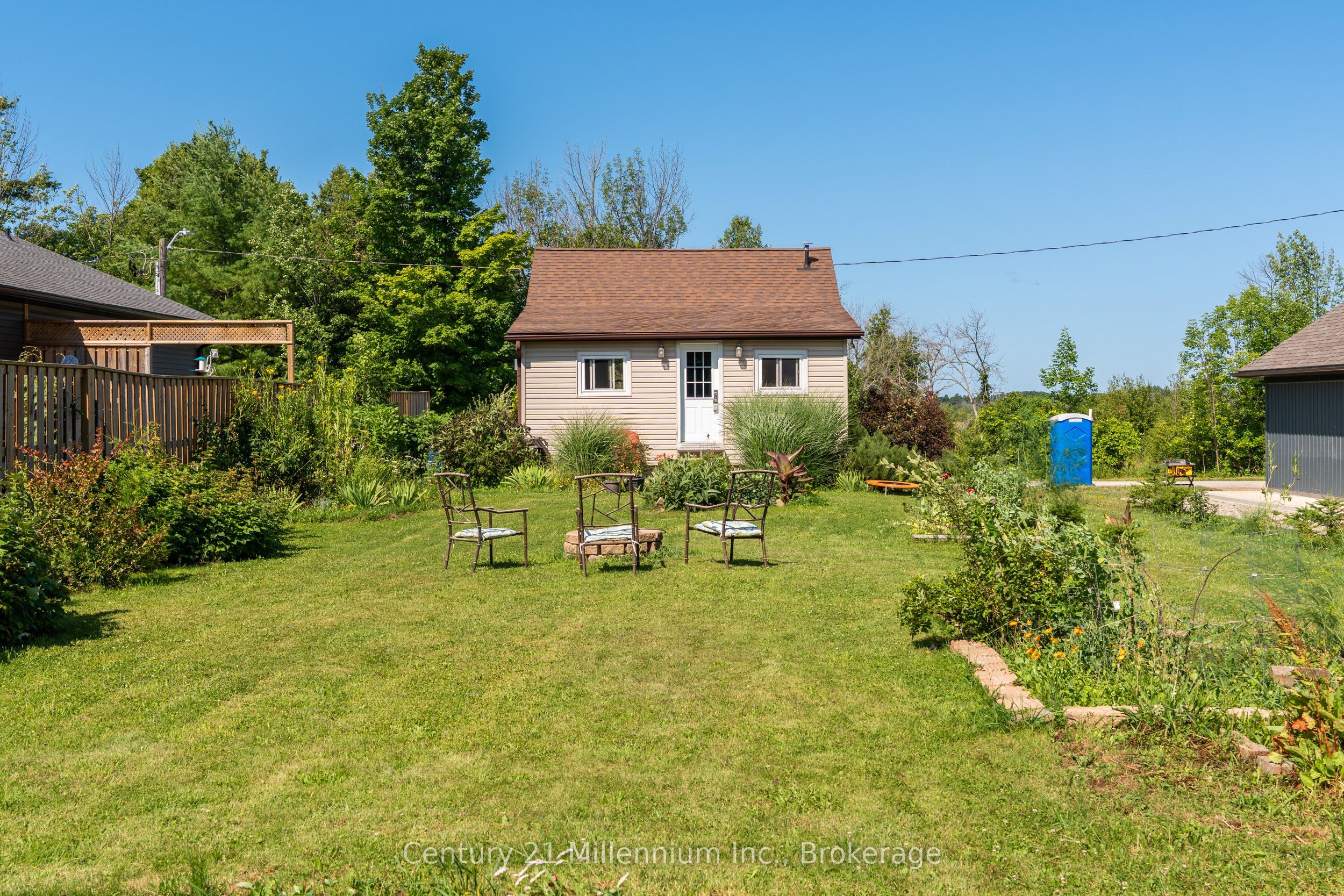 661 Watson Street Property Photo 7