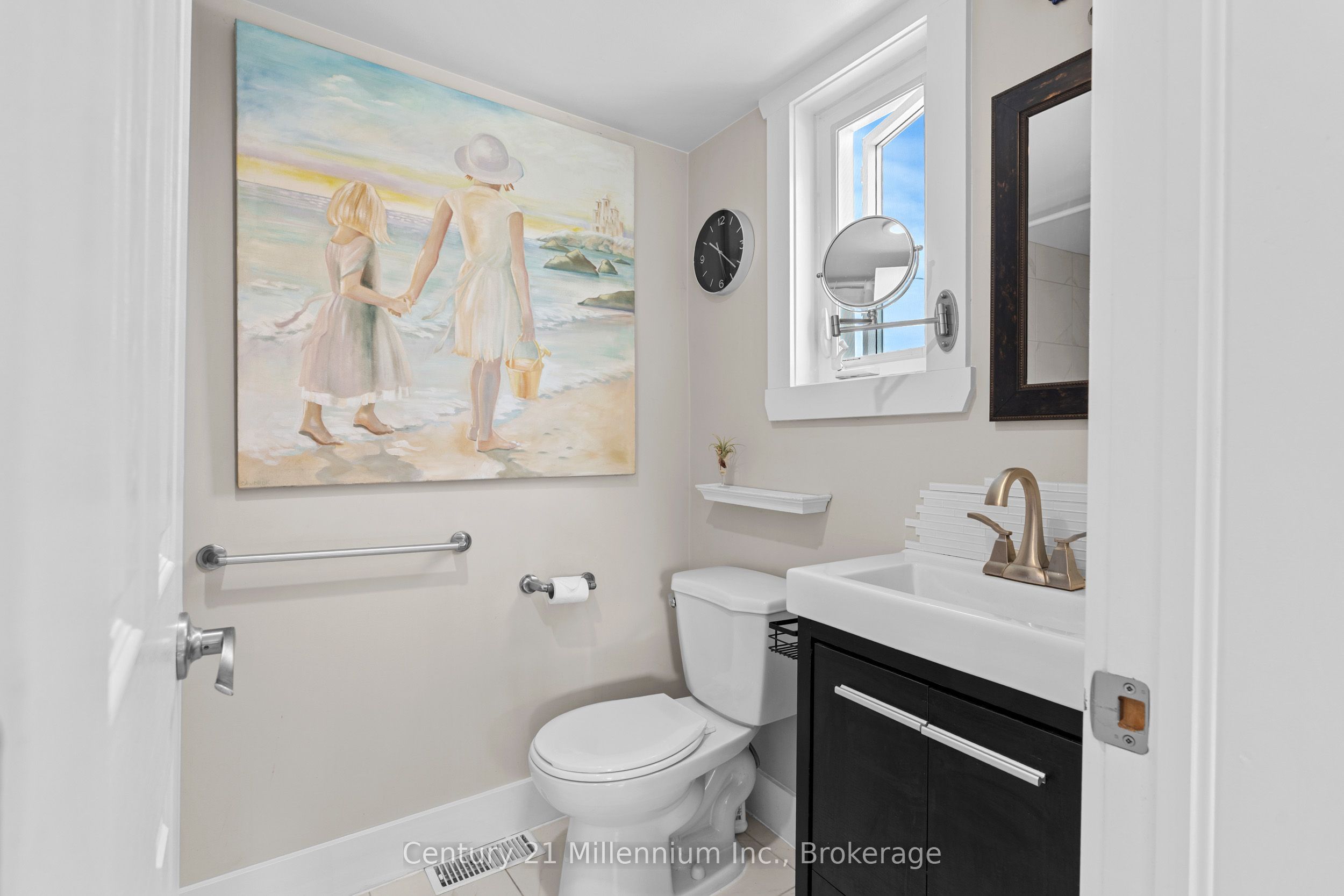 661 Watson Street Property Photo 25