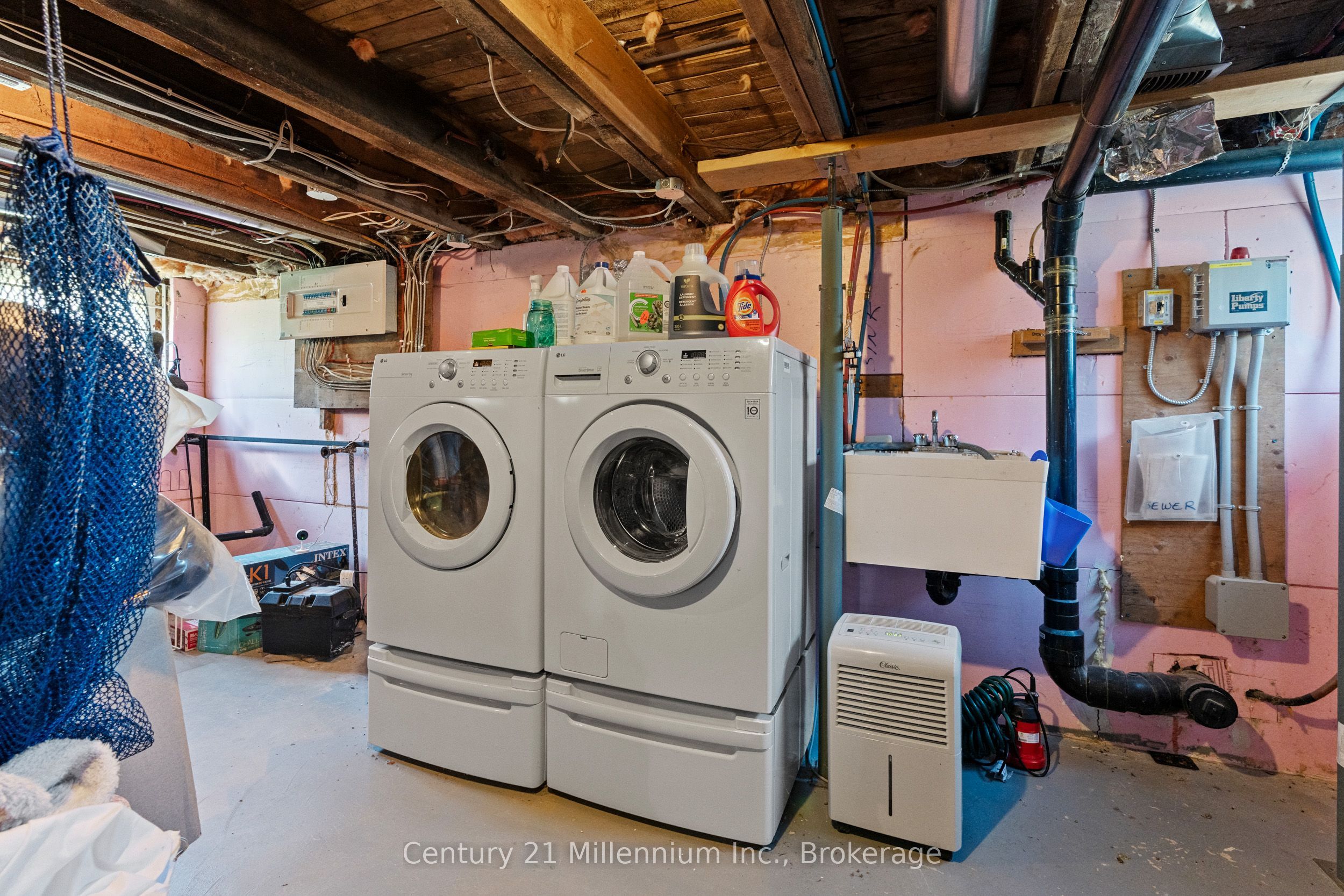 661 Watson Street Property Photo 28