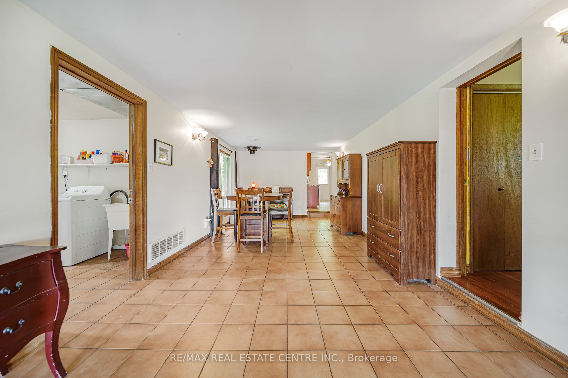 1374 5th Concession Road W Property Photo 6