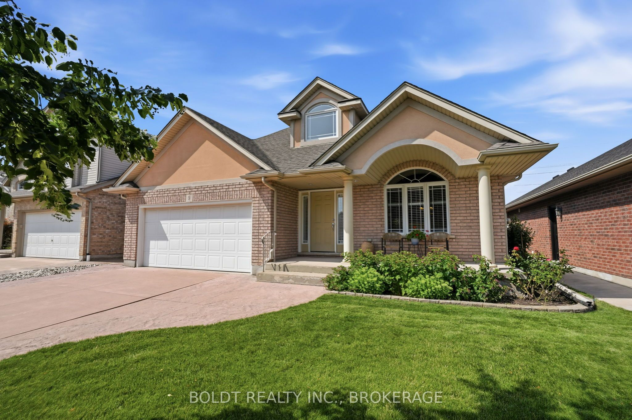 9 Nicholas Drive Property Photo 2