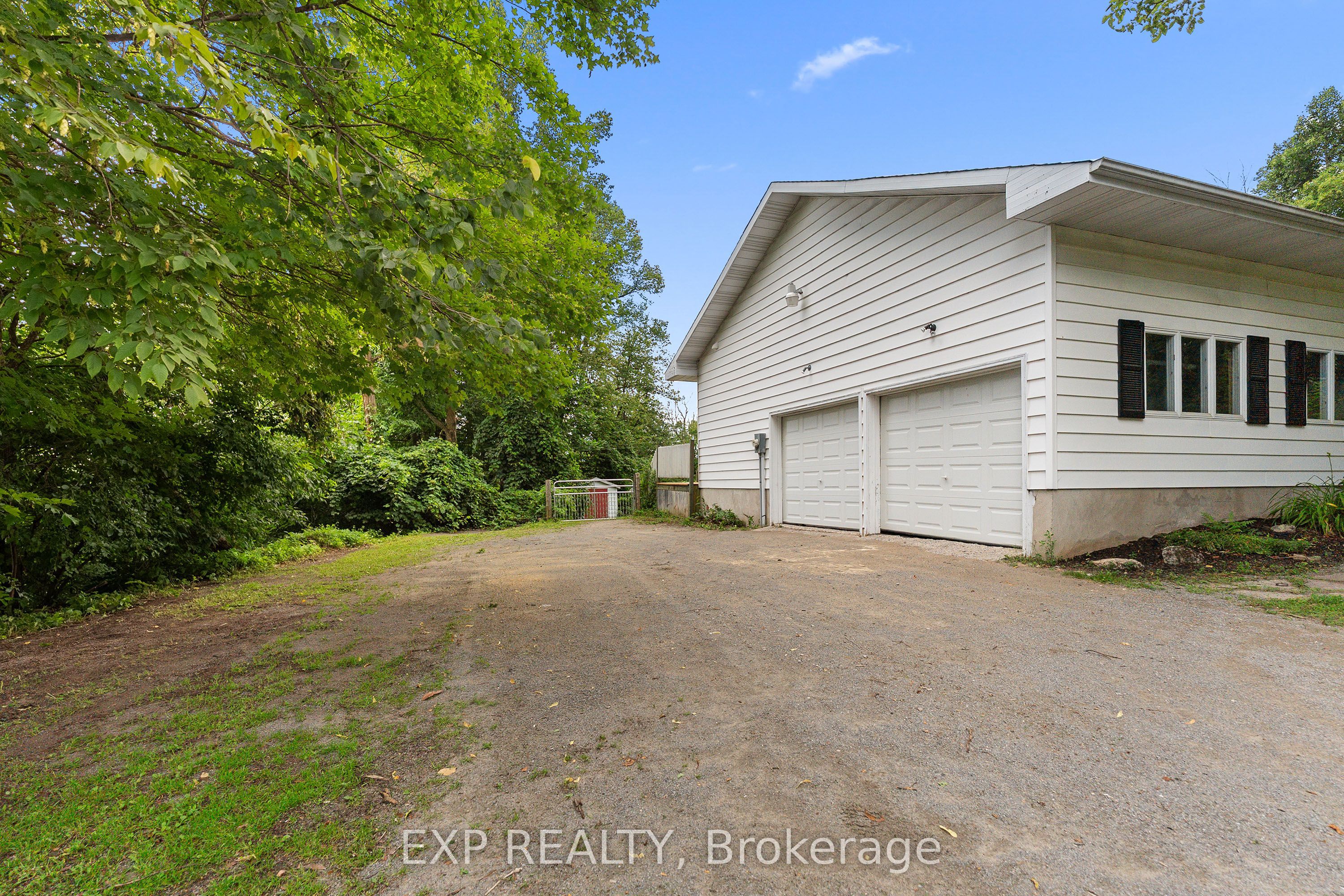 541 Collins Road Property Photo 4