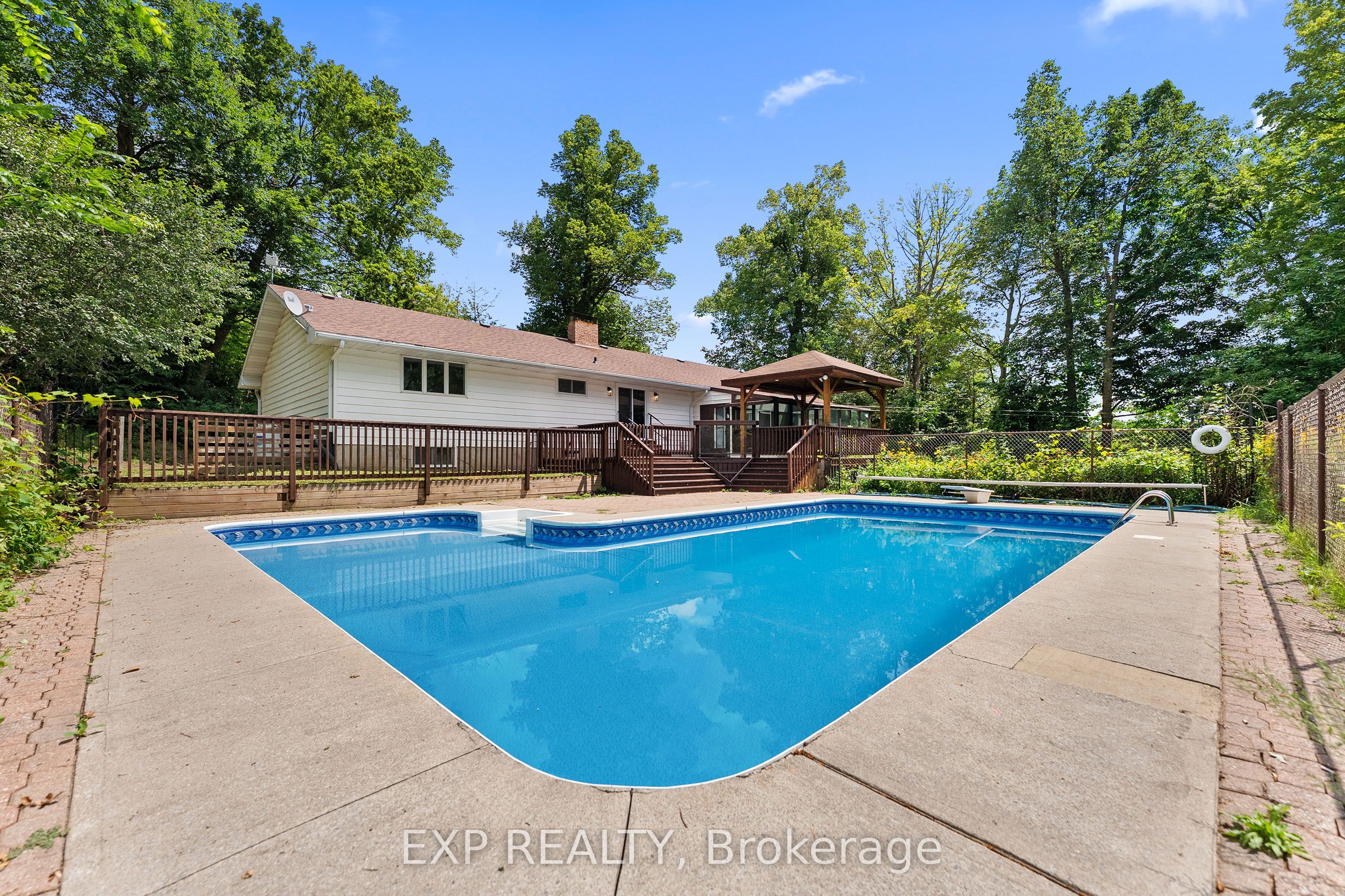 541 Collins Road Property Photo 6