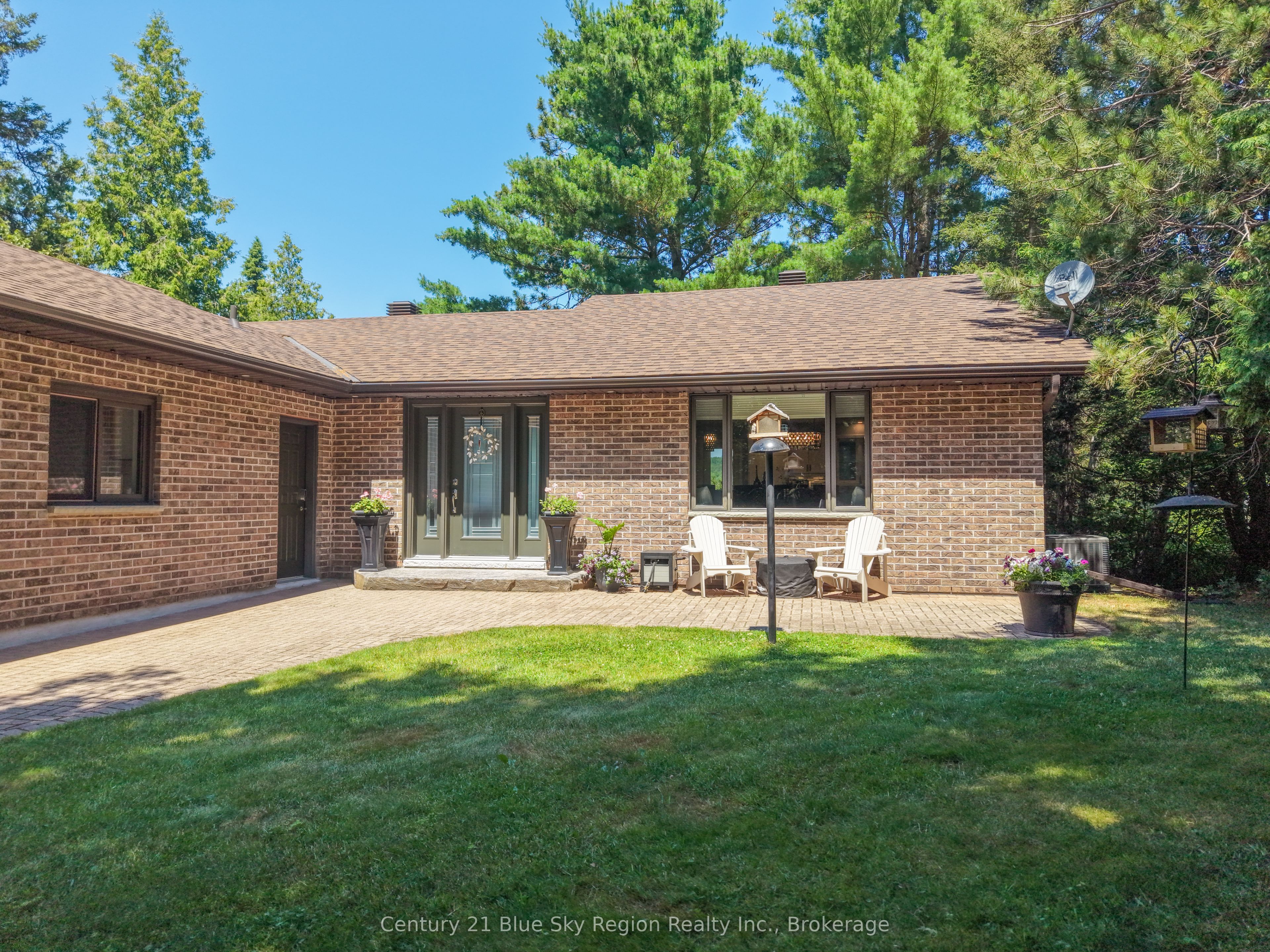 731 Macpherson Drive Property Photo 2