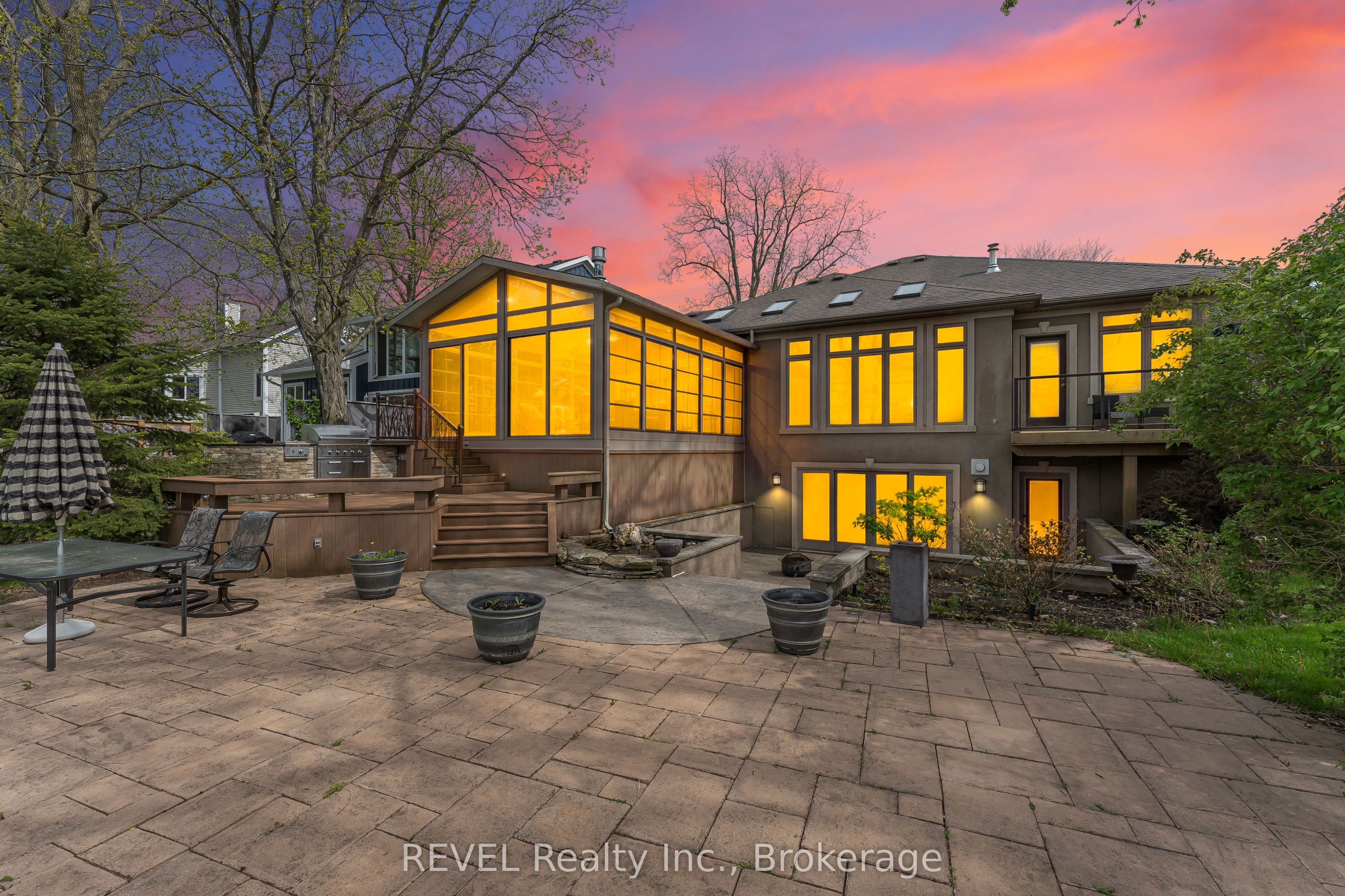 661 Clarence Street Property Photo 49