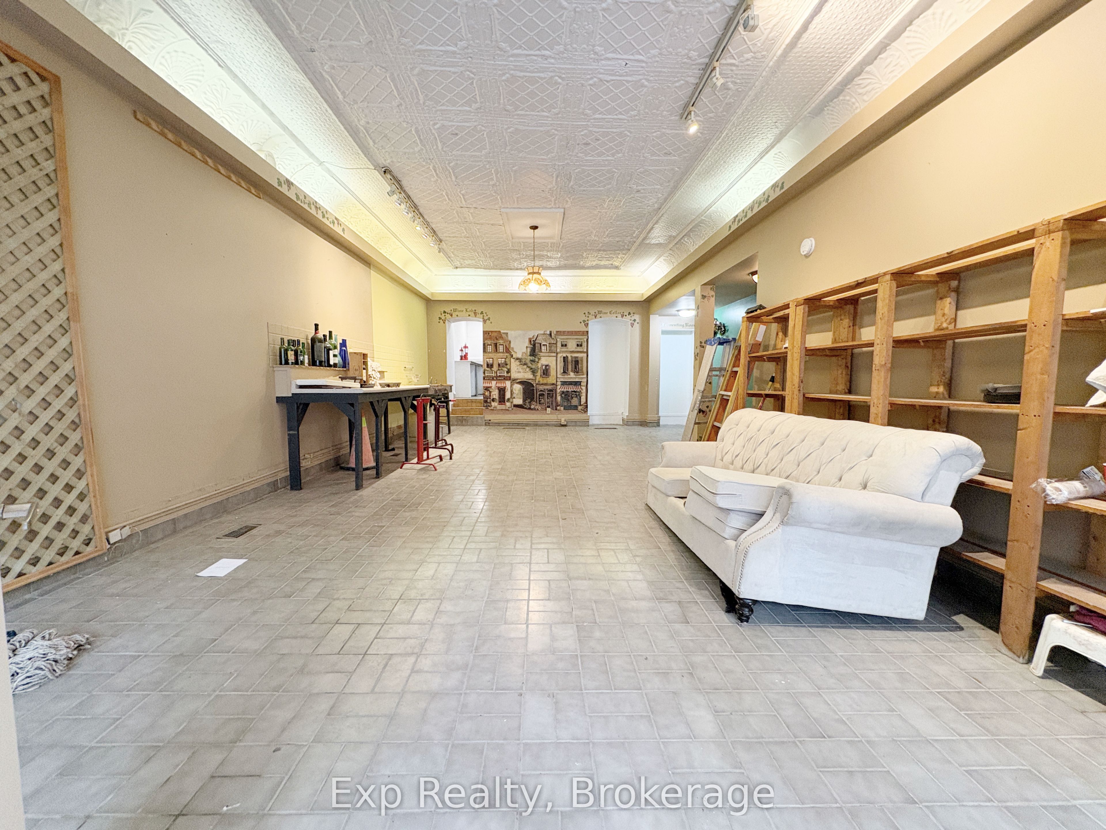 41 Dundas Street E Property Photo 2