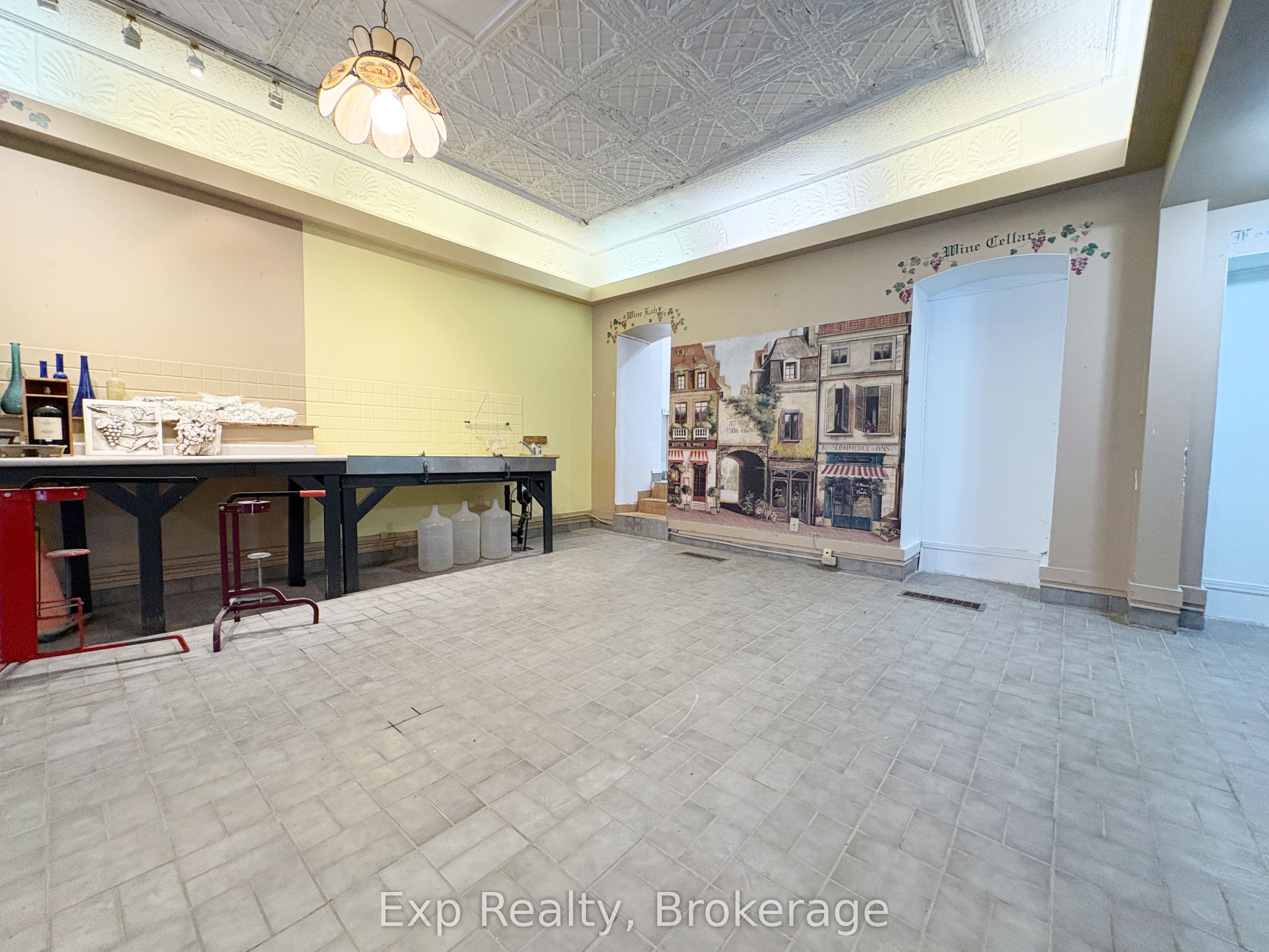 41 Dundas Street E Property Photo 3
