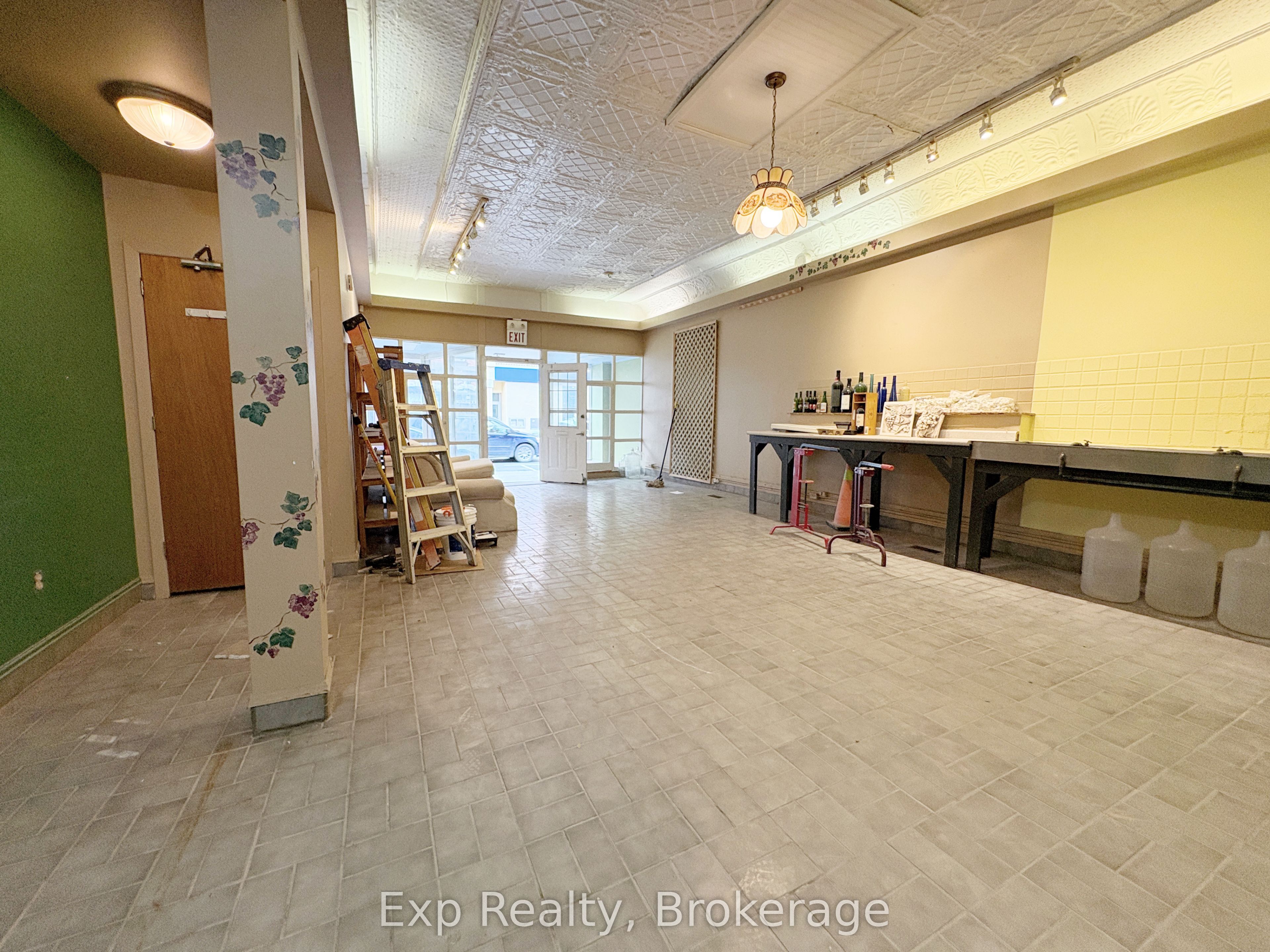41 Dundas Street E Property Photo 4