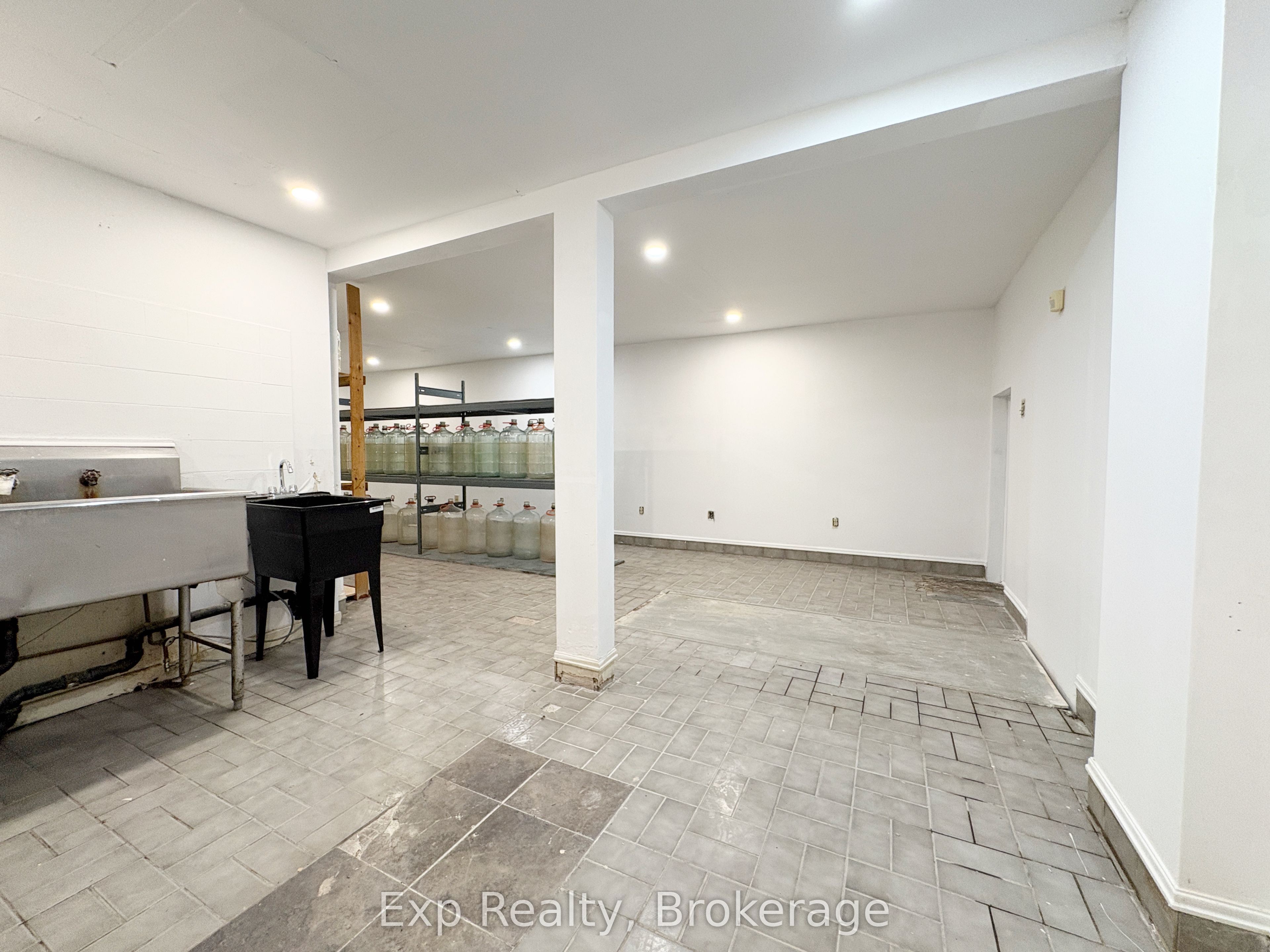 41 Dundas Street E Property Photo 5