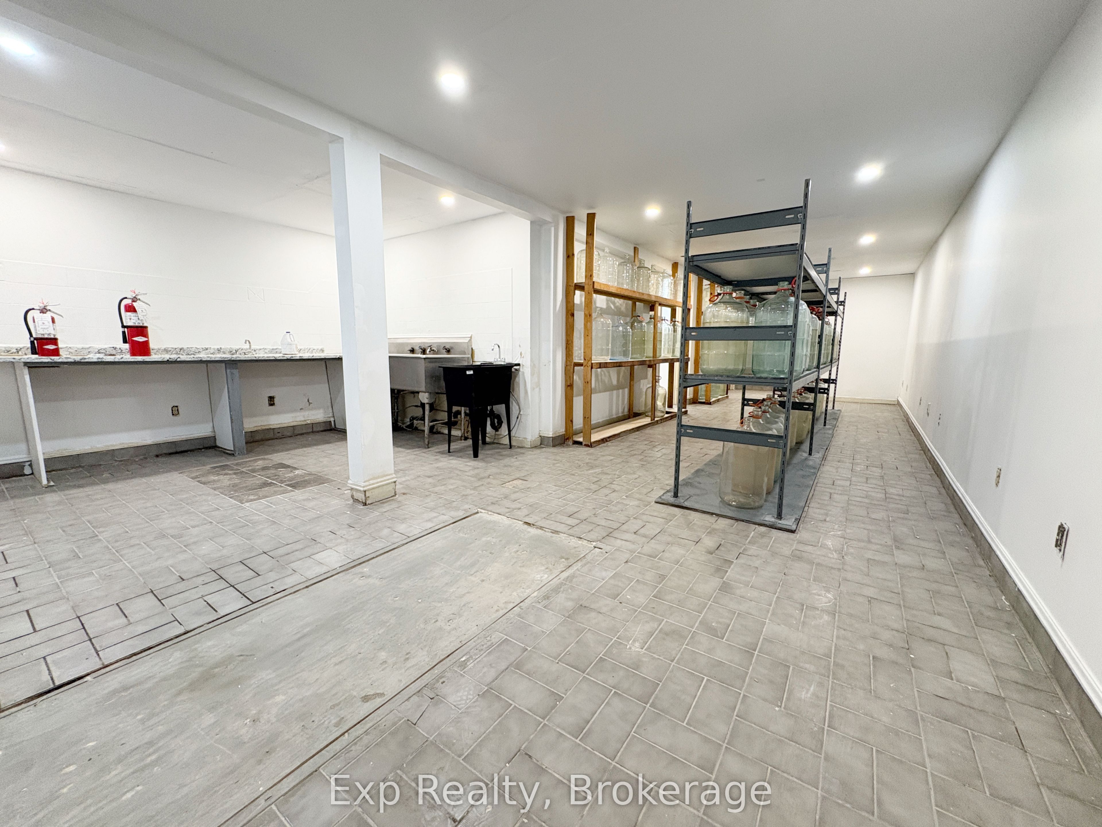 41 Dundas Street E Property Photo 6