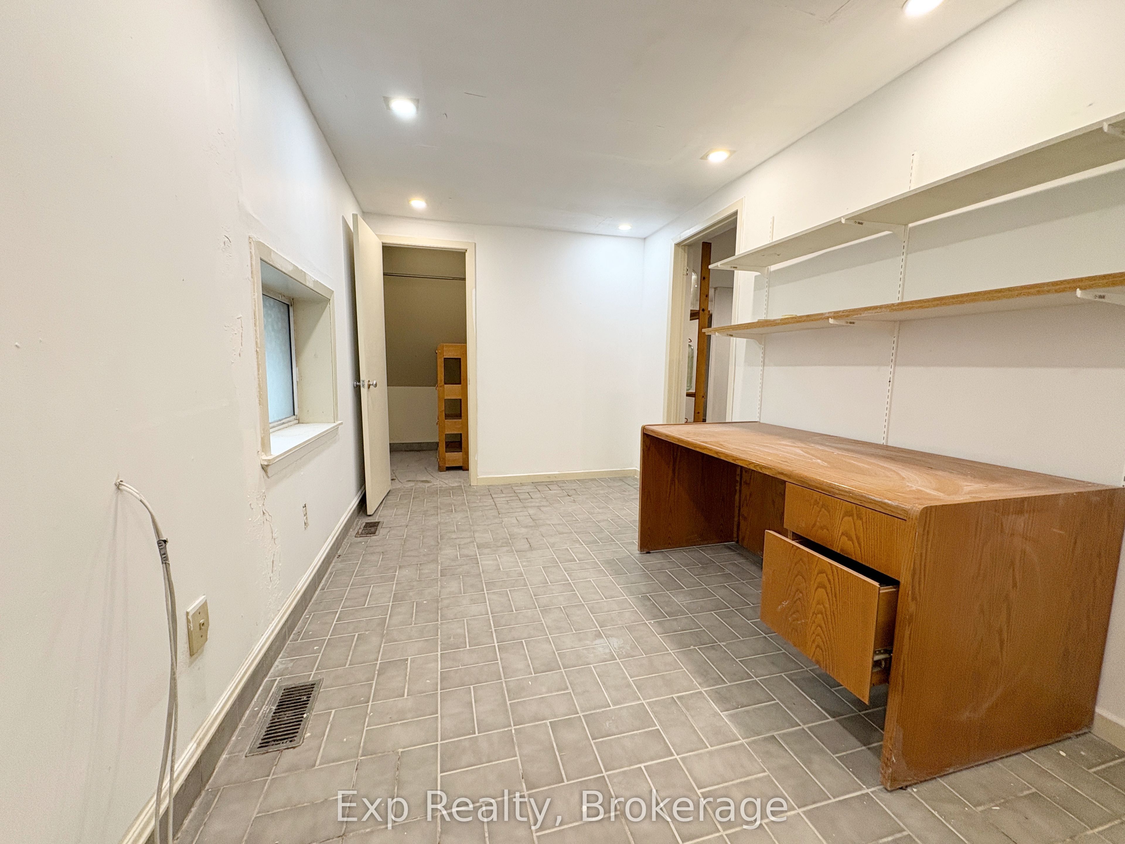 41 Dundas Street E Property Photo 9