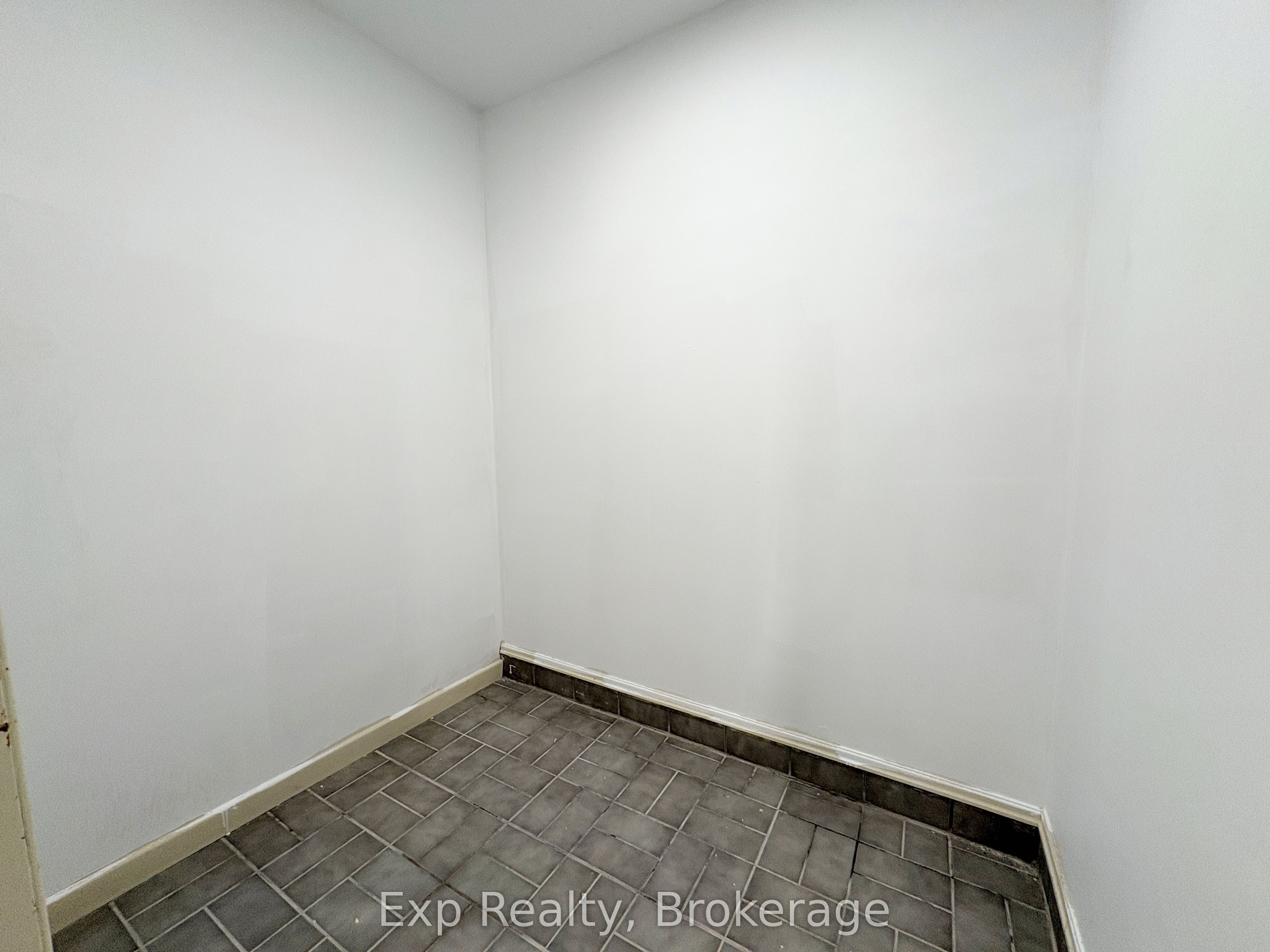 41 Dundas Street E Property Photo 10