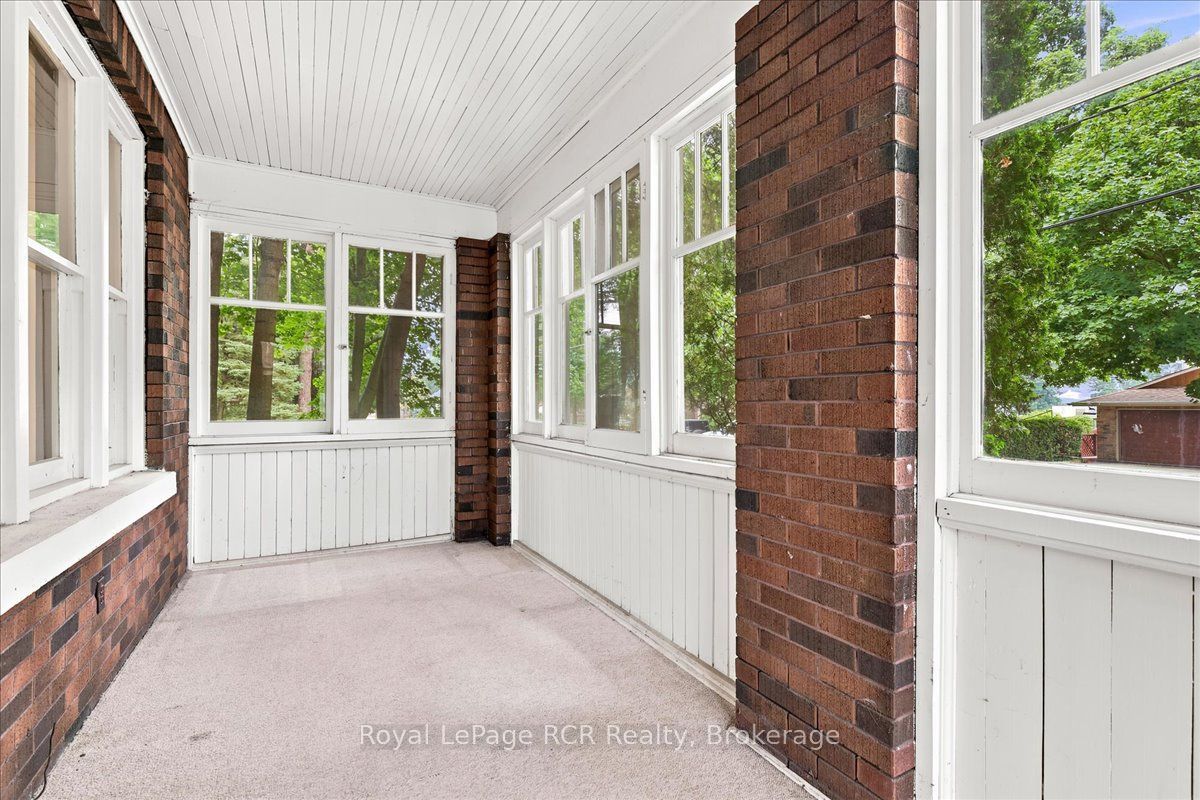 144 Davidson Avenue S Property Photo 5