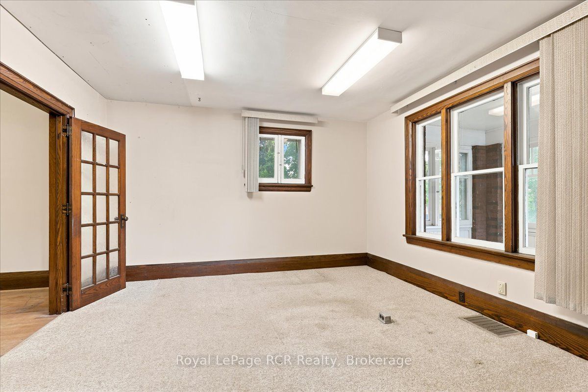 144 Davidson Avenue S Property Photo 6