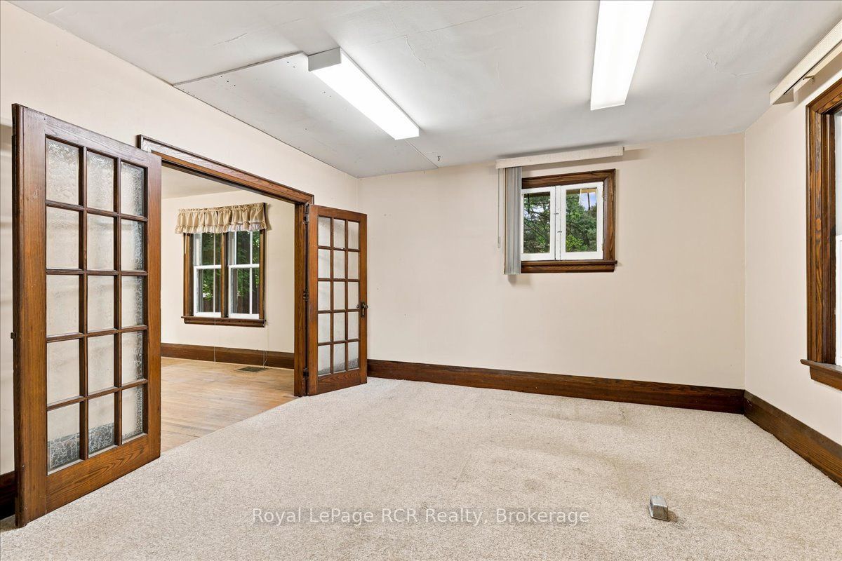 144 Davidson Avenue S Property Photo 8