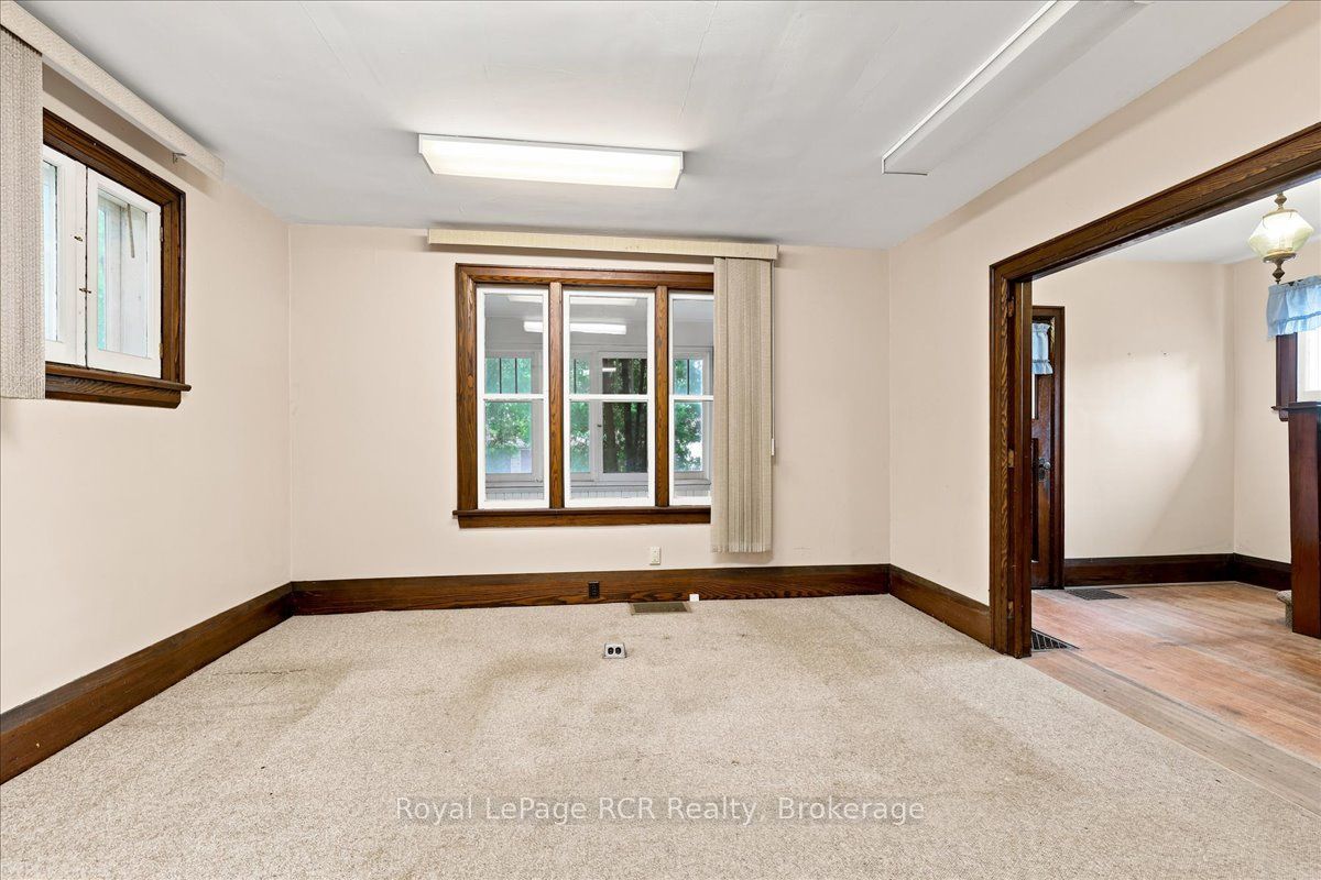 144 Davidson Avenue S Property Photo 9
