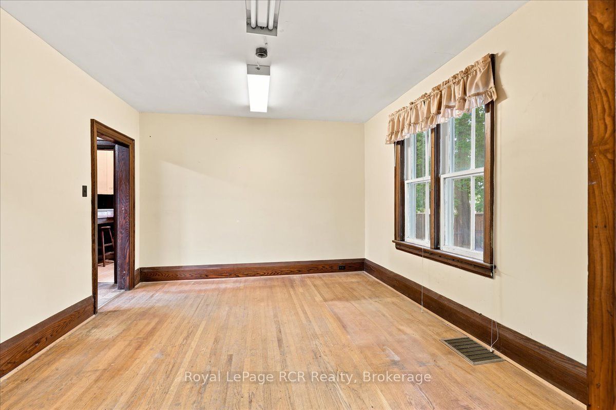 144 Davidson Avenue S Property Photo 10