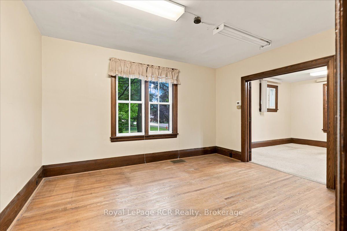 144 Davidson Avenue S Property Photo 12