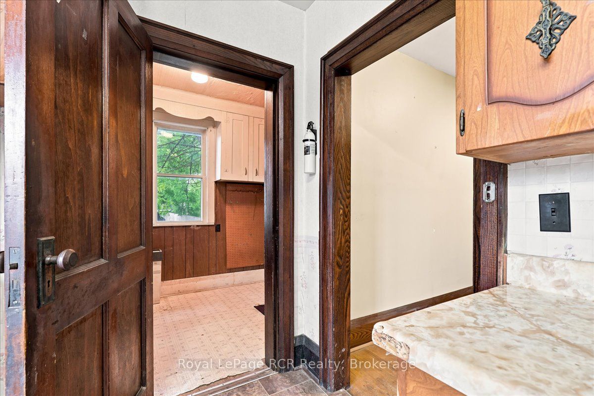 144 Davidson Avenue S Property Photo 13