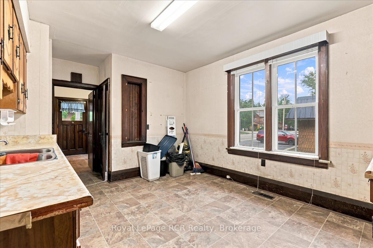 144 Davidson Avenue S Property Photo 15