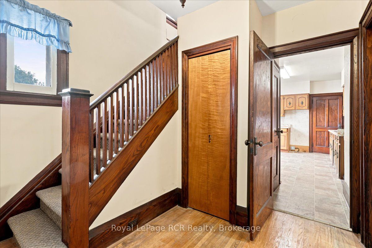 144 Davidson Avenue S Property Photo 19