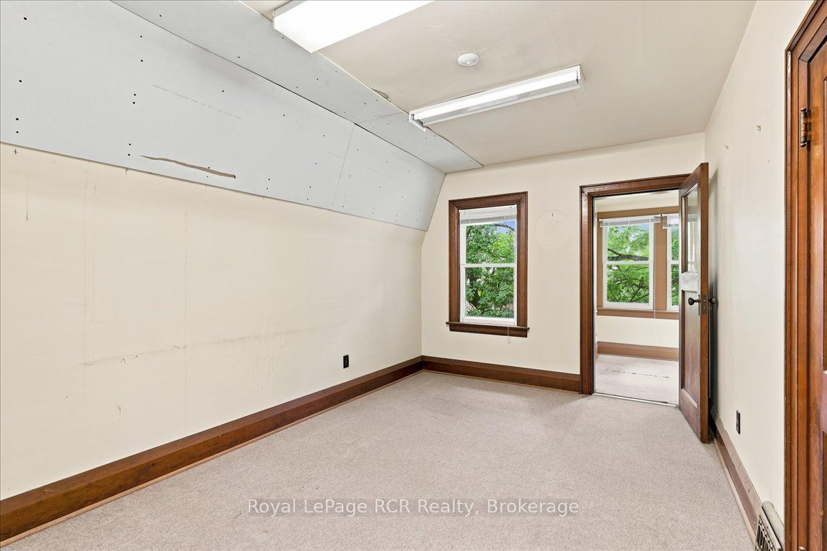 144 Davidson Avenue S Property Photo 20