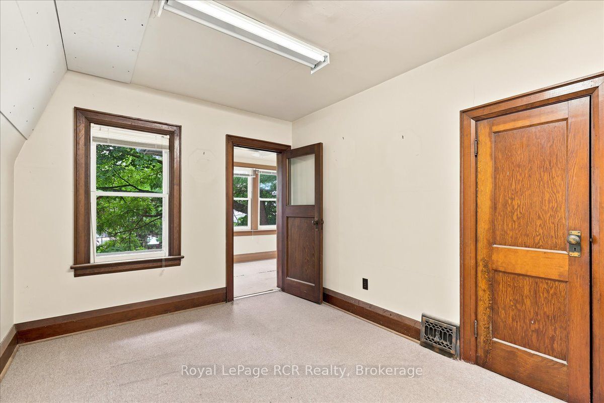 144 Davidson Avenue S Property Photo 21