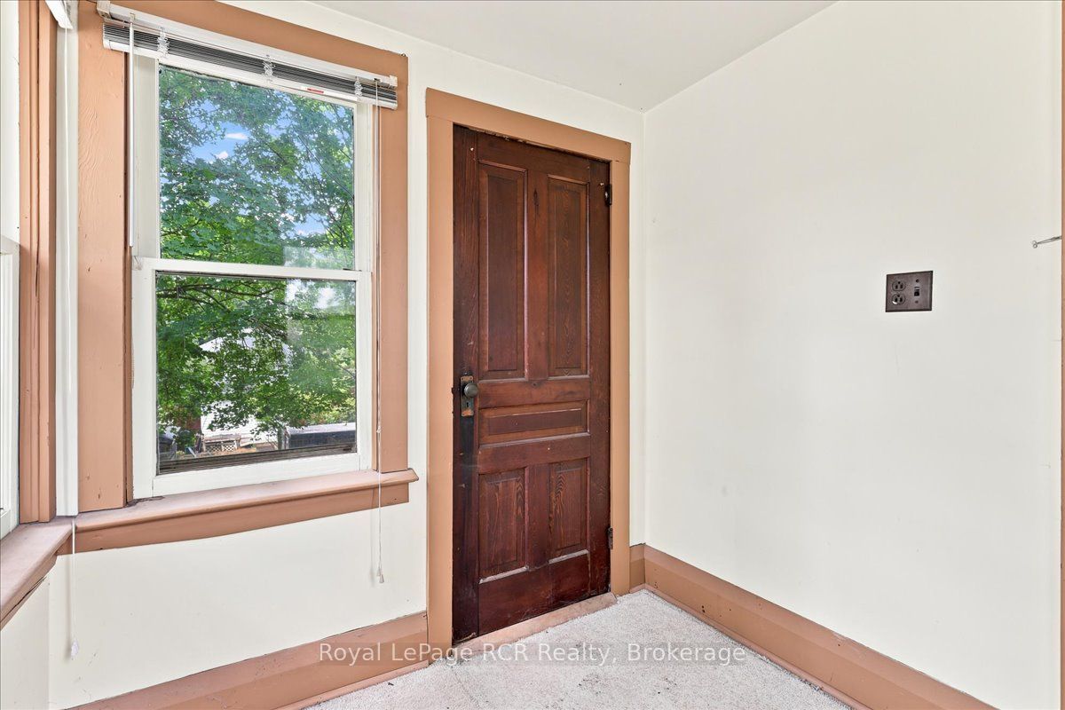144 Davidson Avenue S Property Photo 23