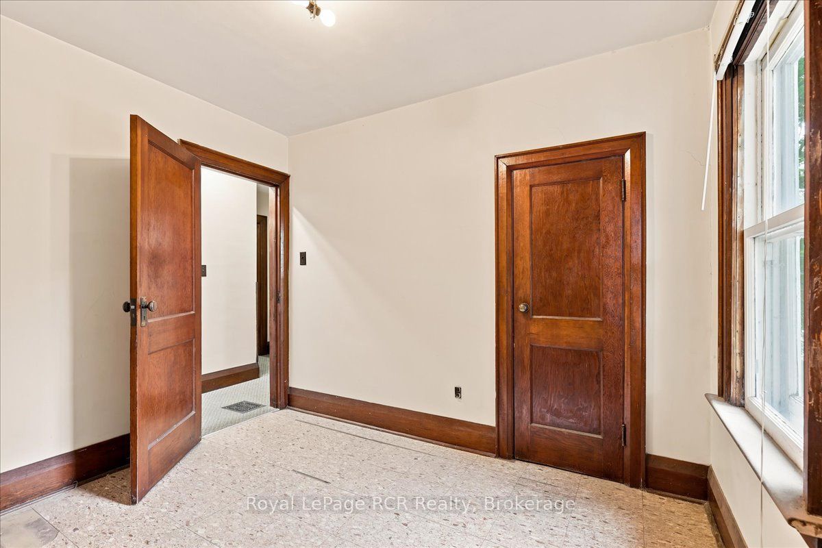 144 Davidson Avenue S Property Photo 25