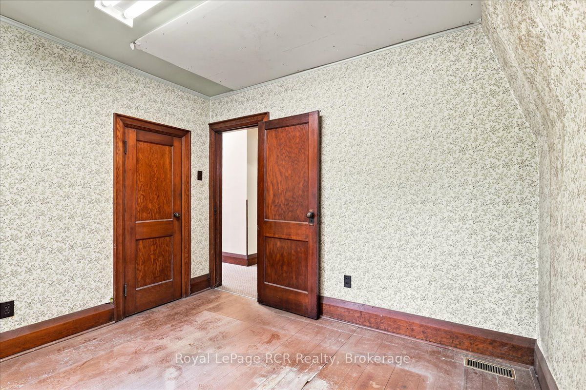 144 Davidson Avenue S Property Photo 27