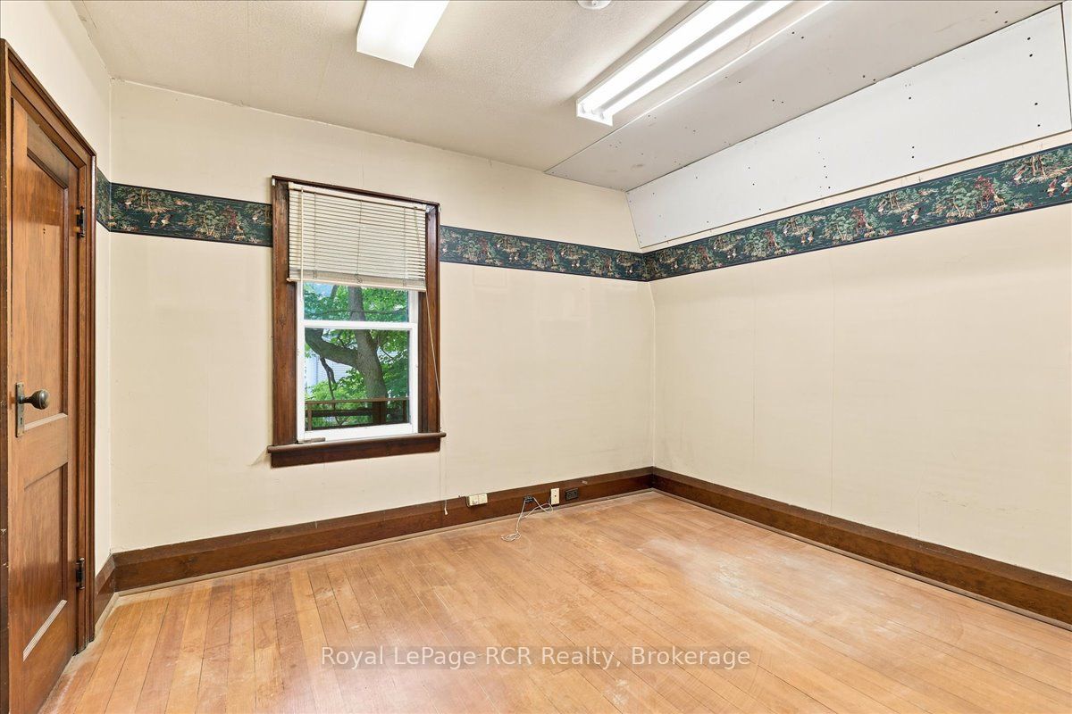 144 Davidson Avenue S Property Photo 28