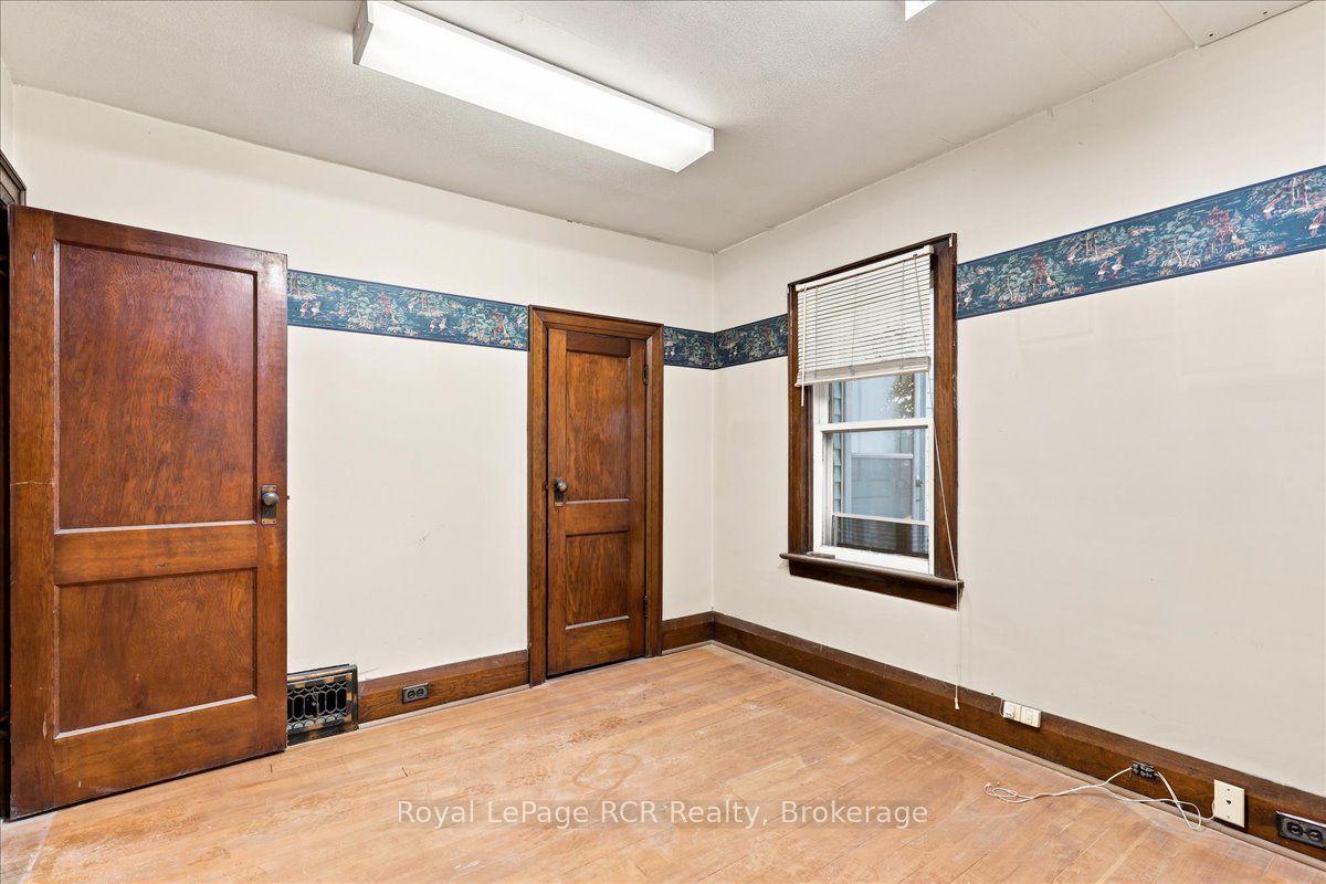 144 Davidson Avenue S Property Photo 29