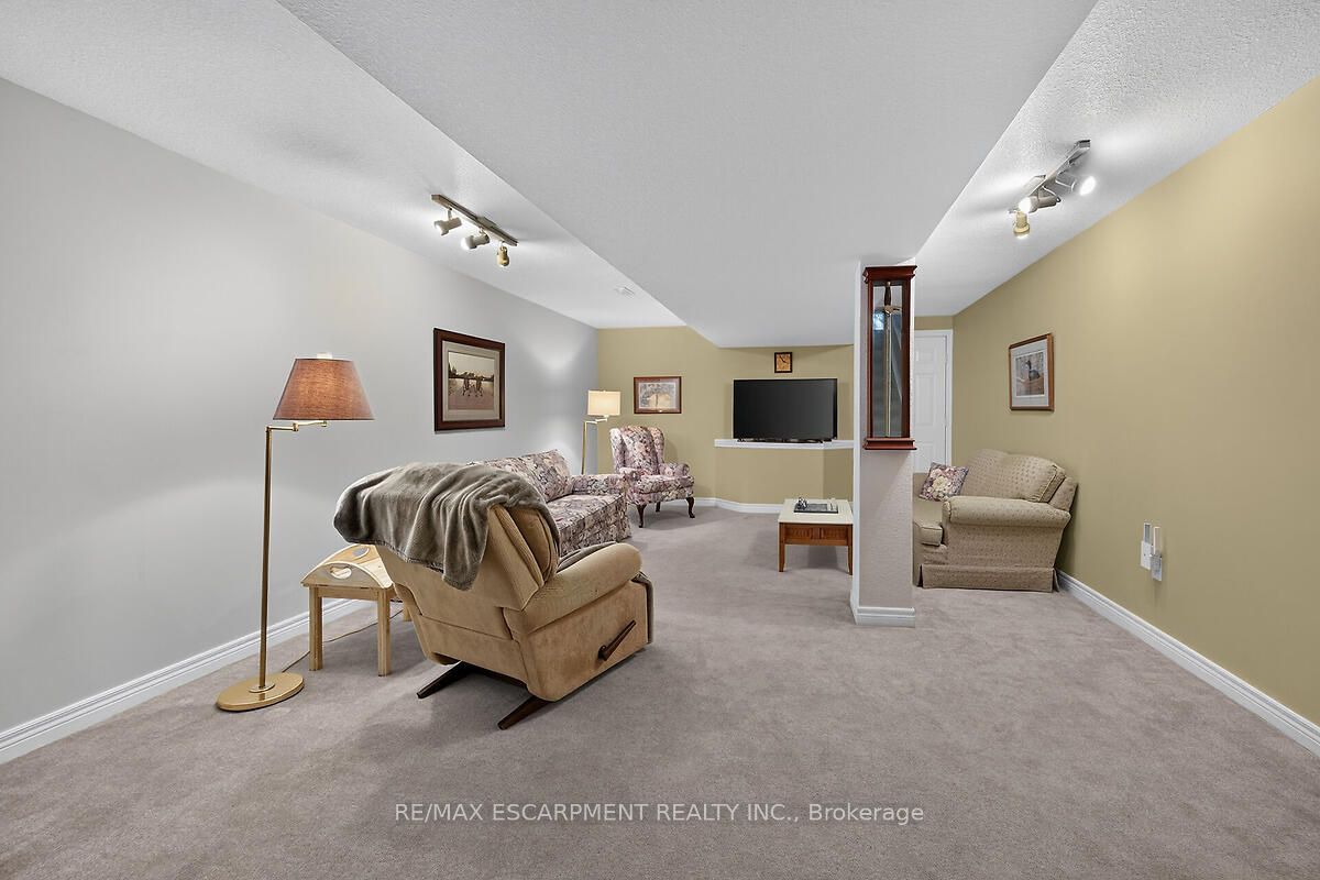 25 Eric Burke Court Property Photo 33