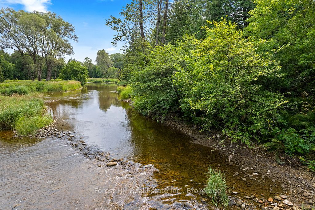 344511 North Line Property Photo 3
