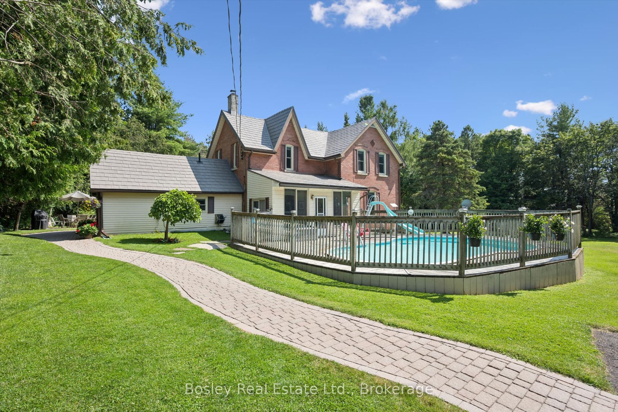 5049 Third Line Property Photo 2