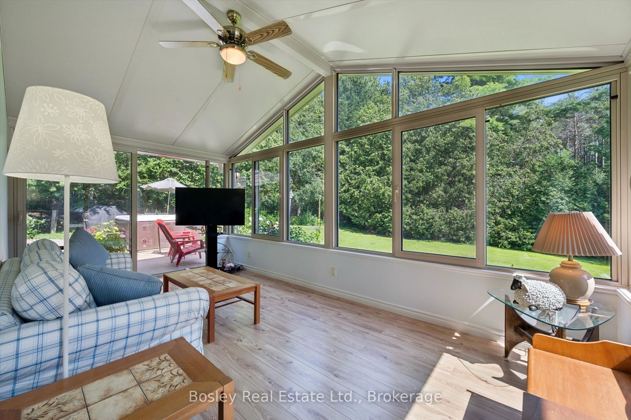5049 Third Line Property Photo 10