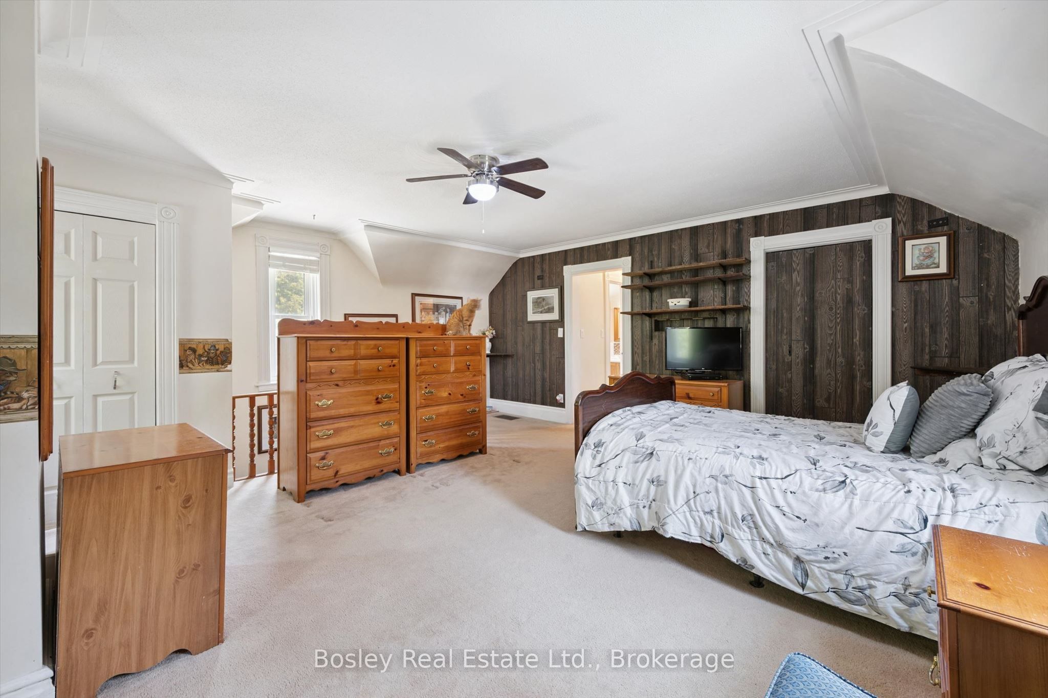 5049 Third Line Property Photo 16