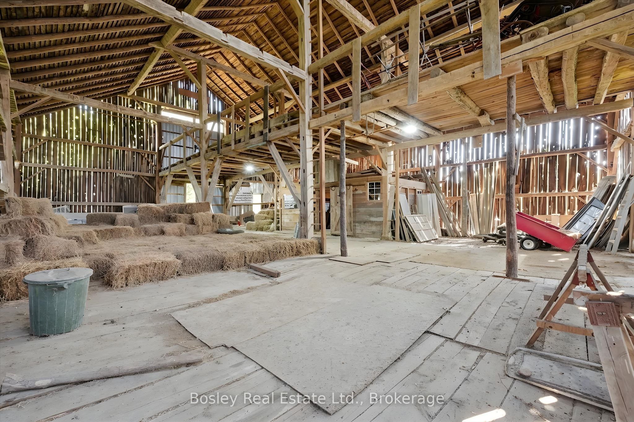5049 Third Line Property Photo 32