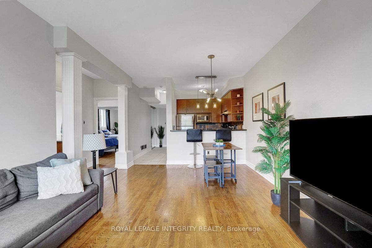 711 Churchill Avenue N 402 Property Photo 10
