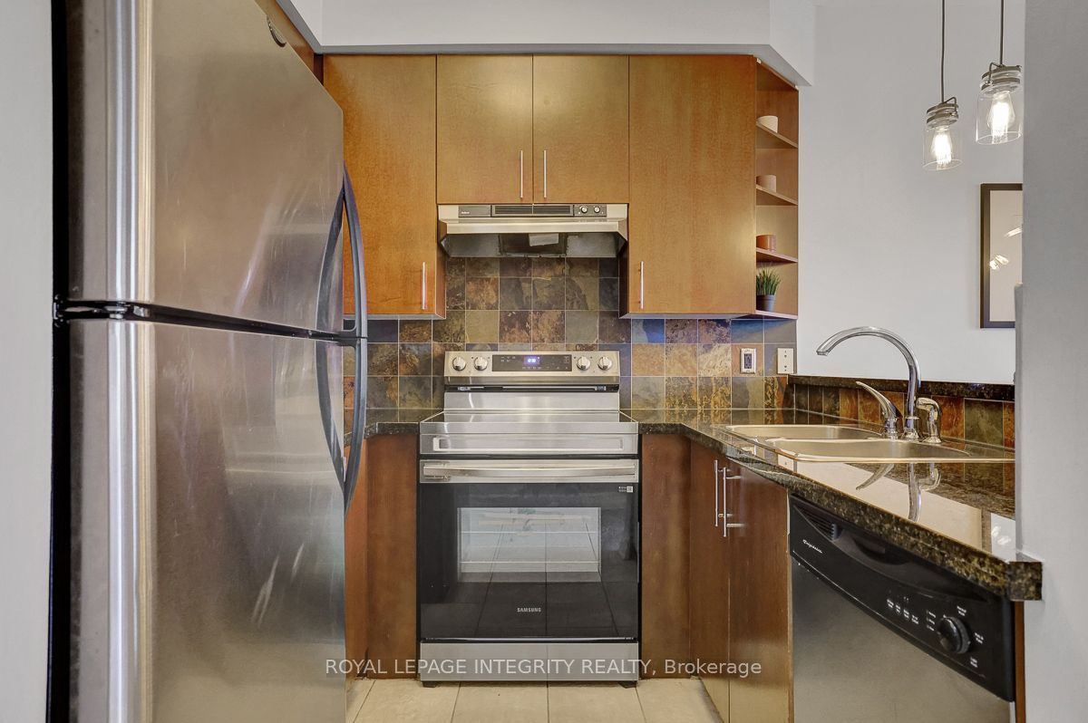 711 Churchill Avenue N 402 Property Photo 12