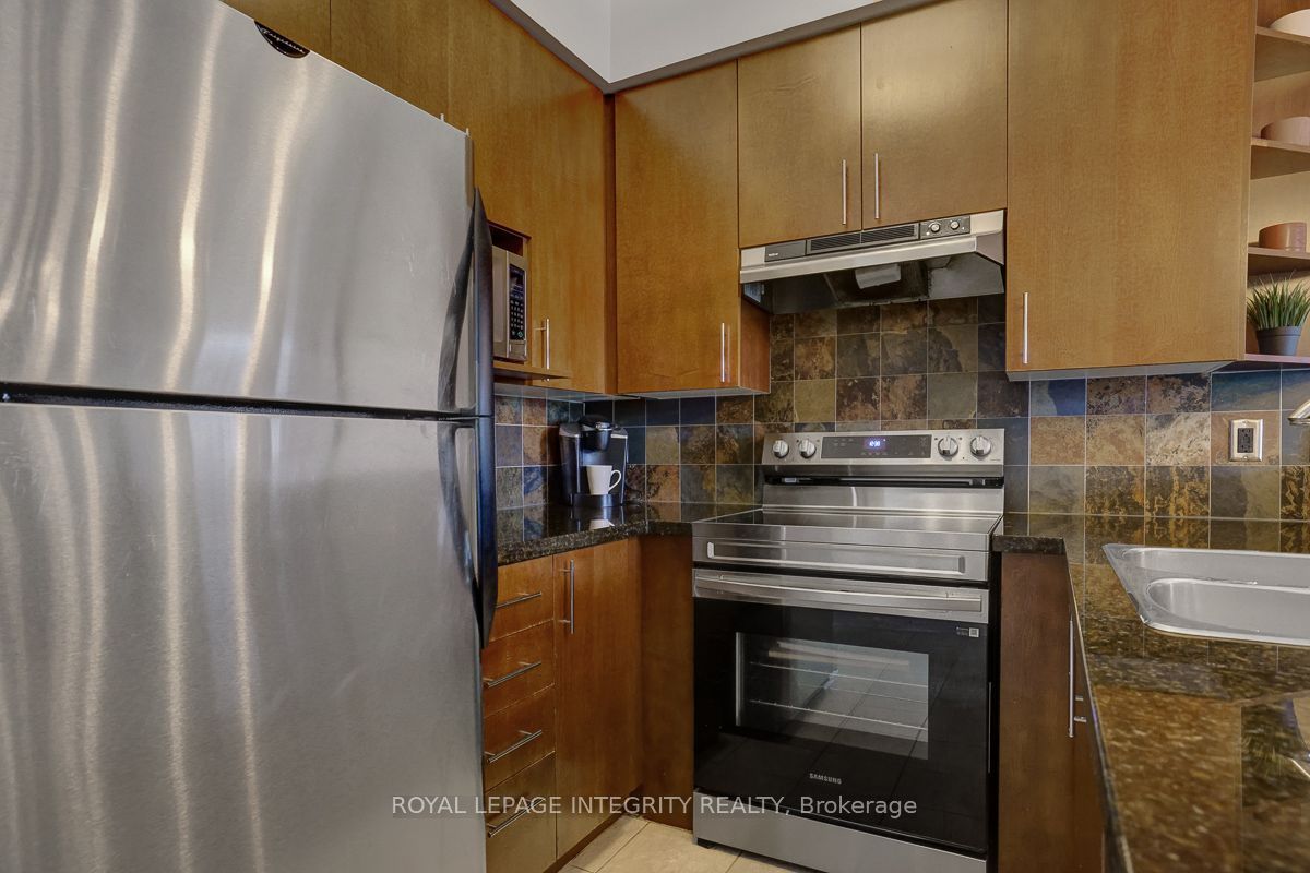 711 Churchill Avenue N 402 Property Photo 13