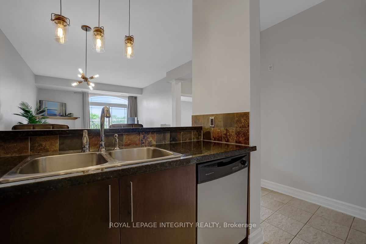 711 Churchill Avenue N 402 Property Photo 15