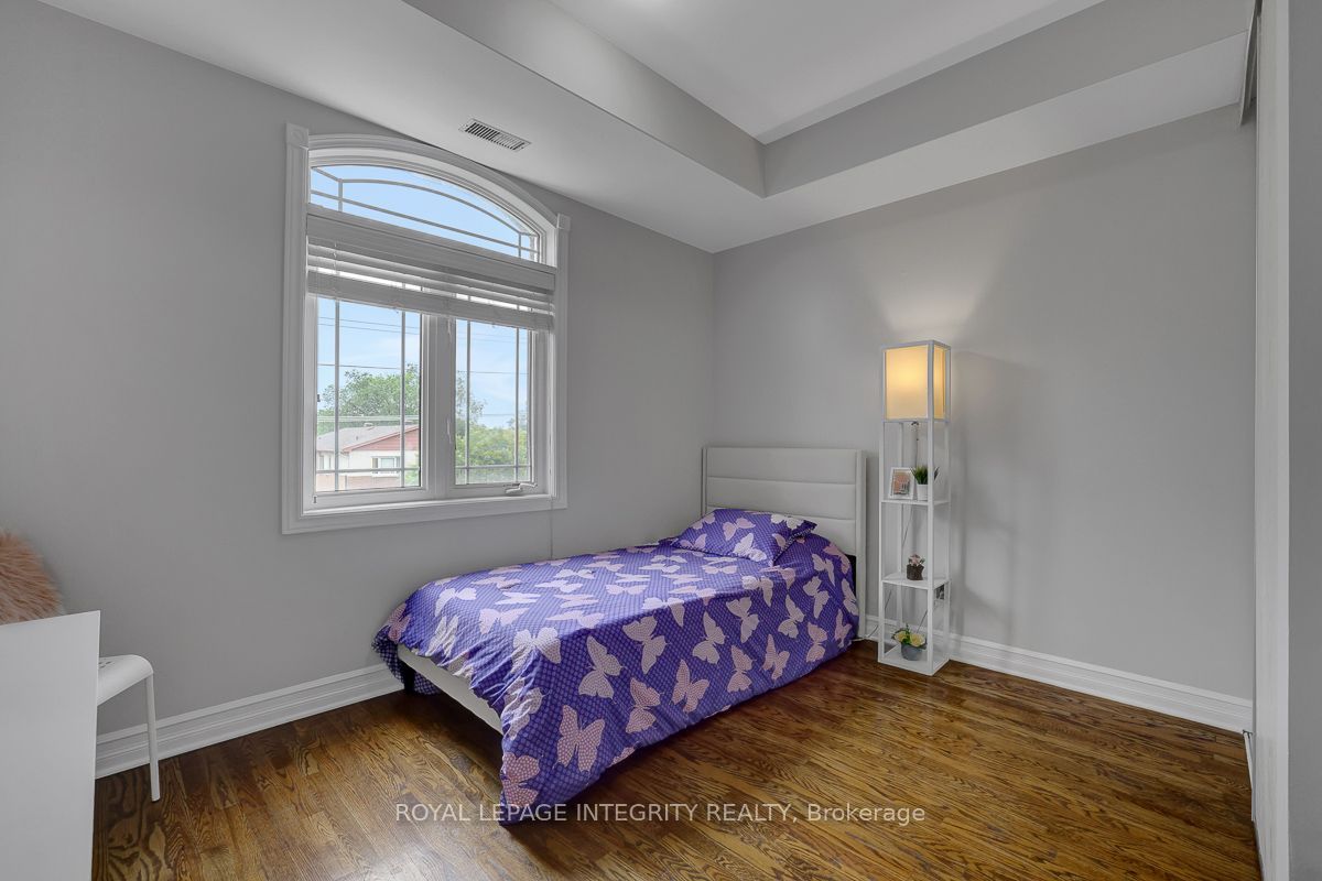 711 Churchill Avenue N 402 Property Photo 20
