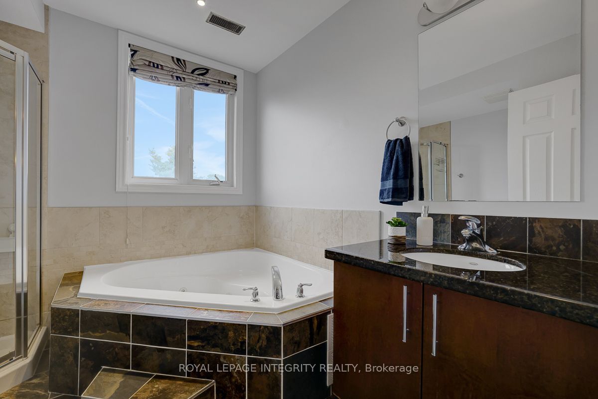 711 Churchill Avenue N 402 Property Photo 22