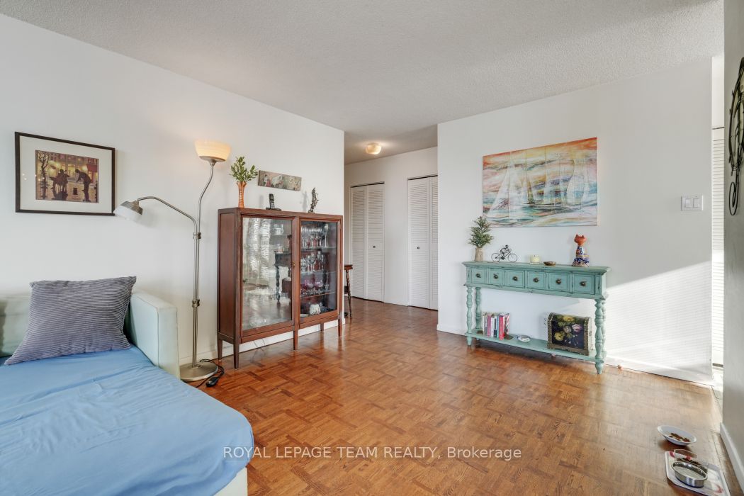 40 E Arthur Street E 1004 Property Photo 12