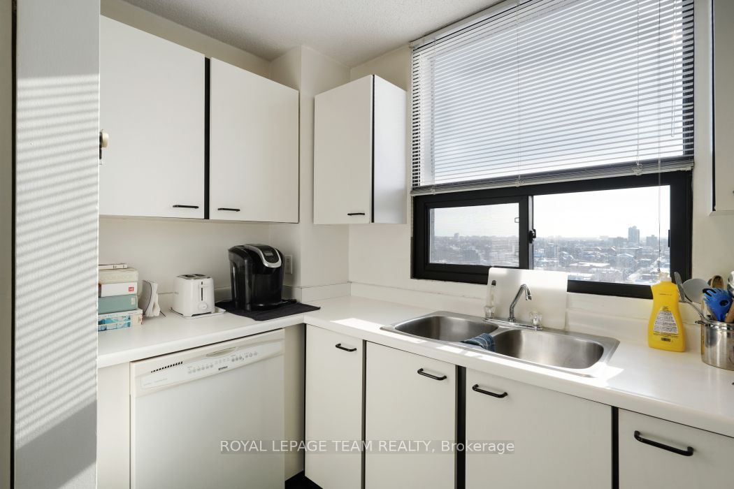 40 E Arthur Street E 1004 Property Photo 17