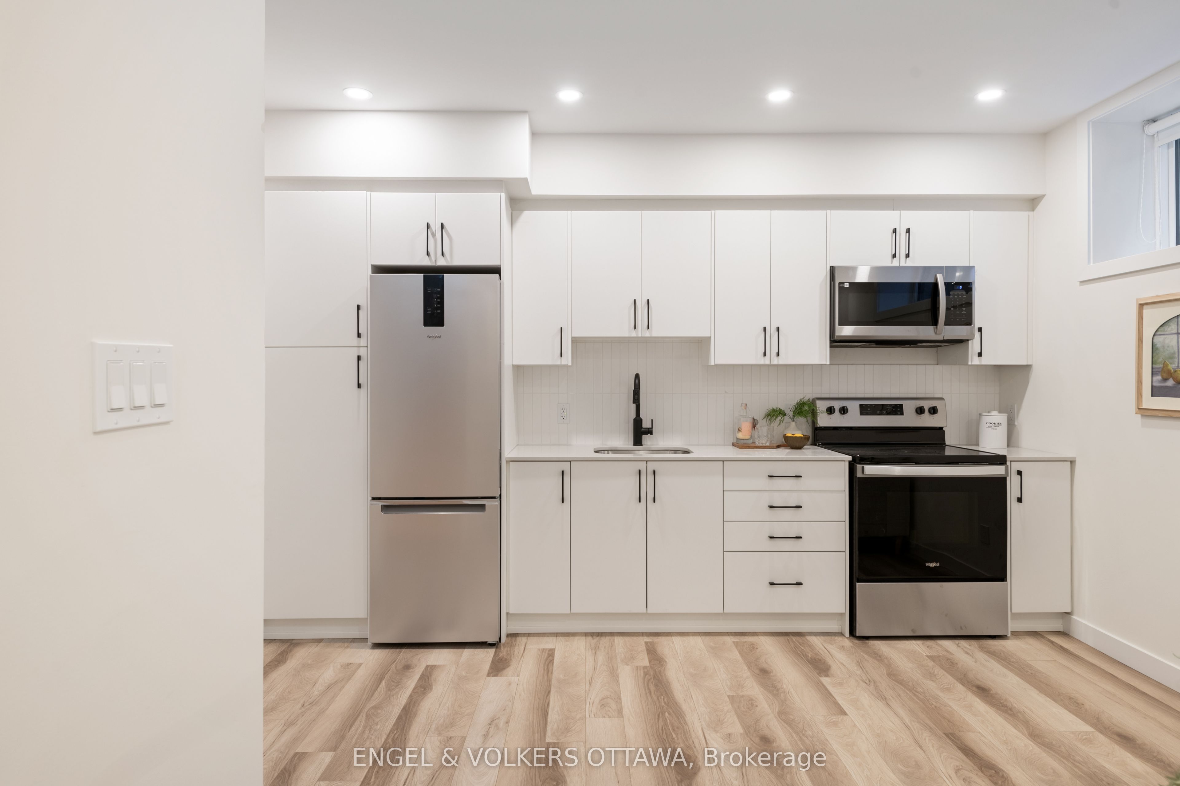 88b Hamilton Avenue N Property Photo 4