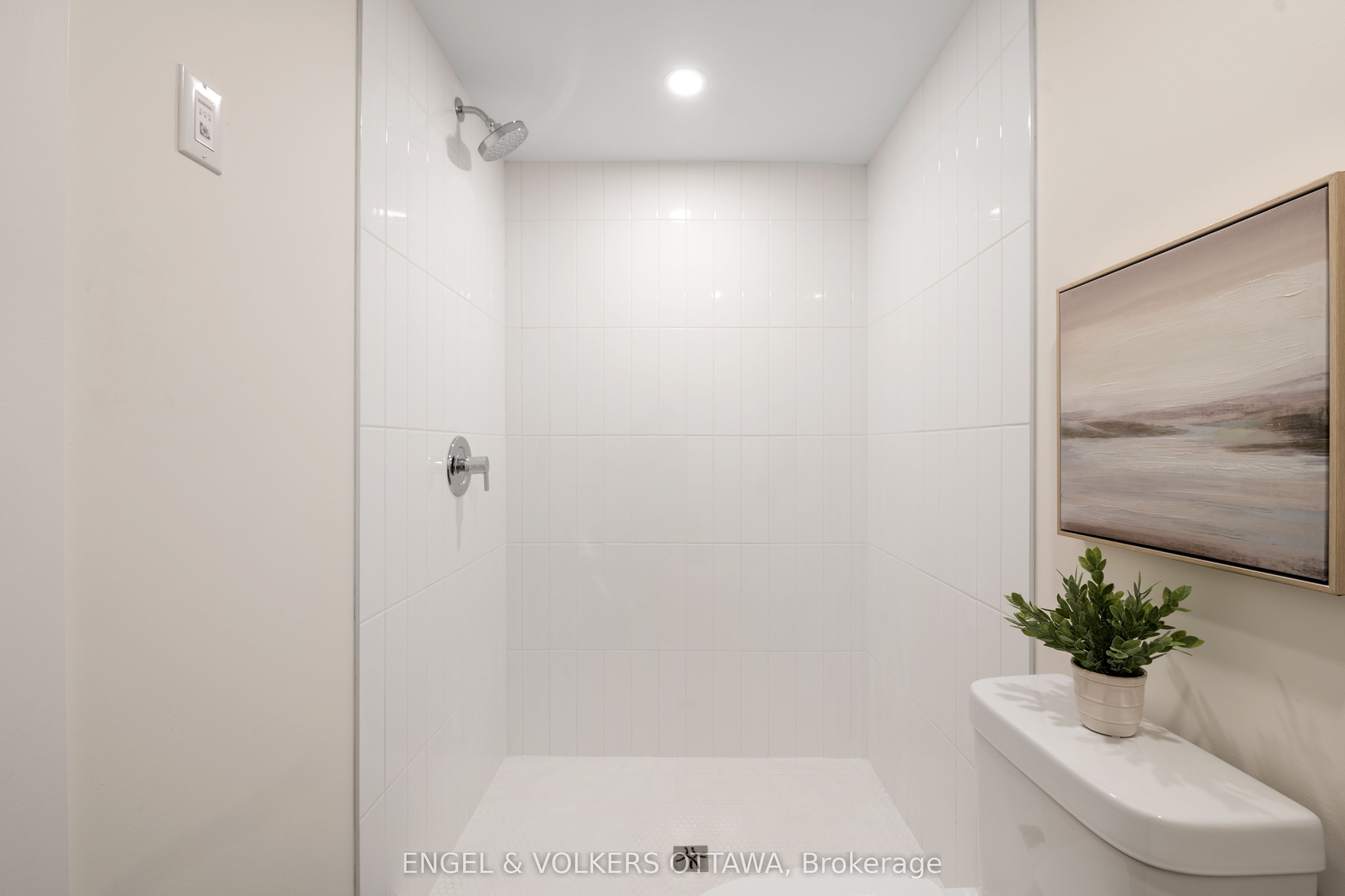 88b Hamilton Avenue N Property Photo 11