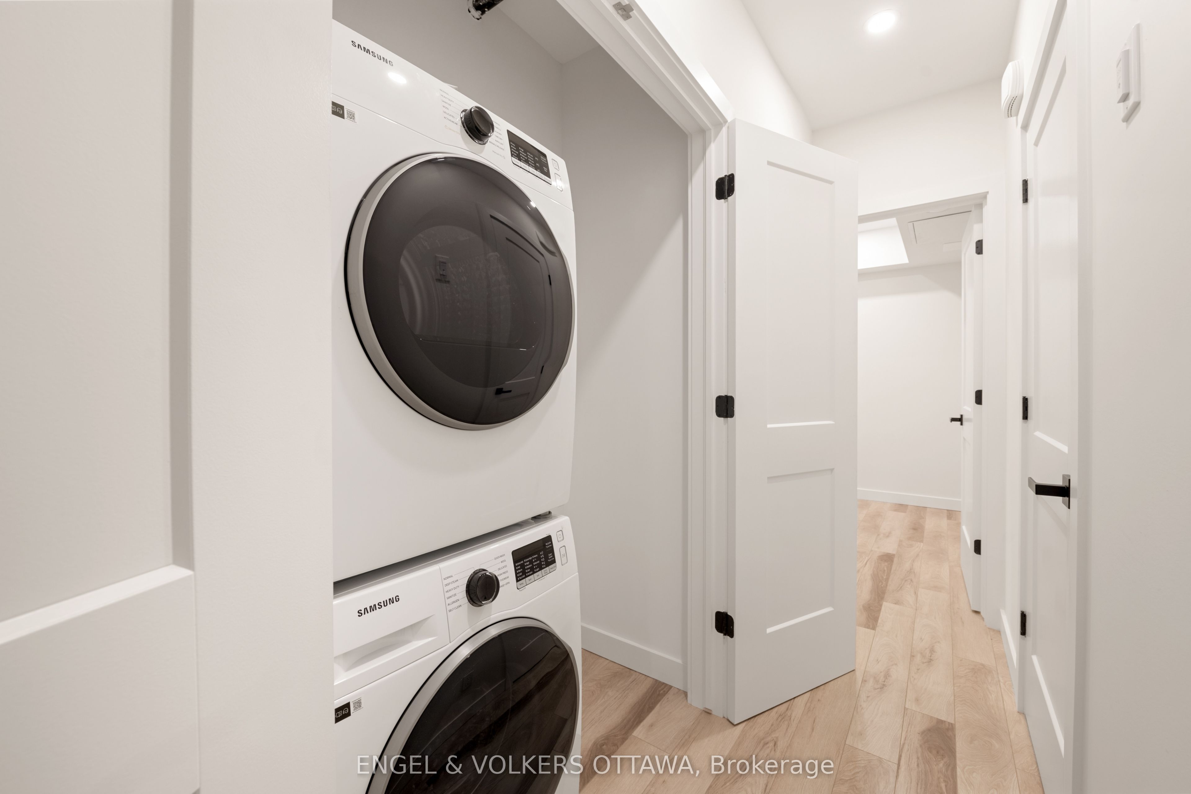 88b Hamilton Avenue N Property Photo 13