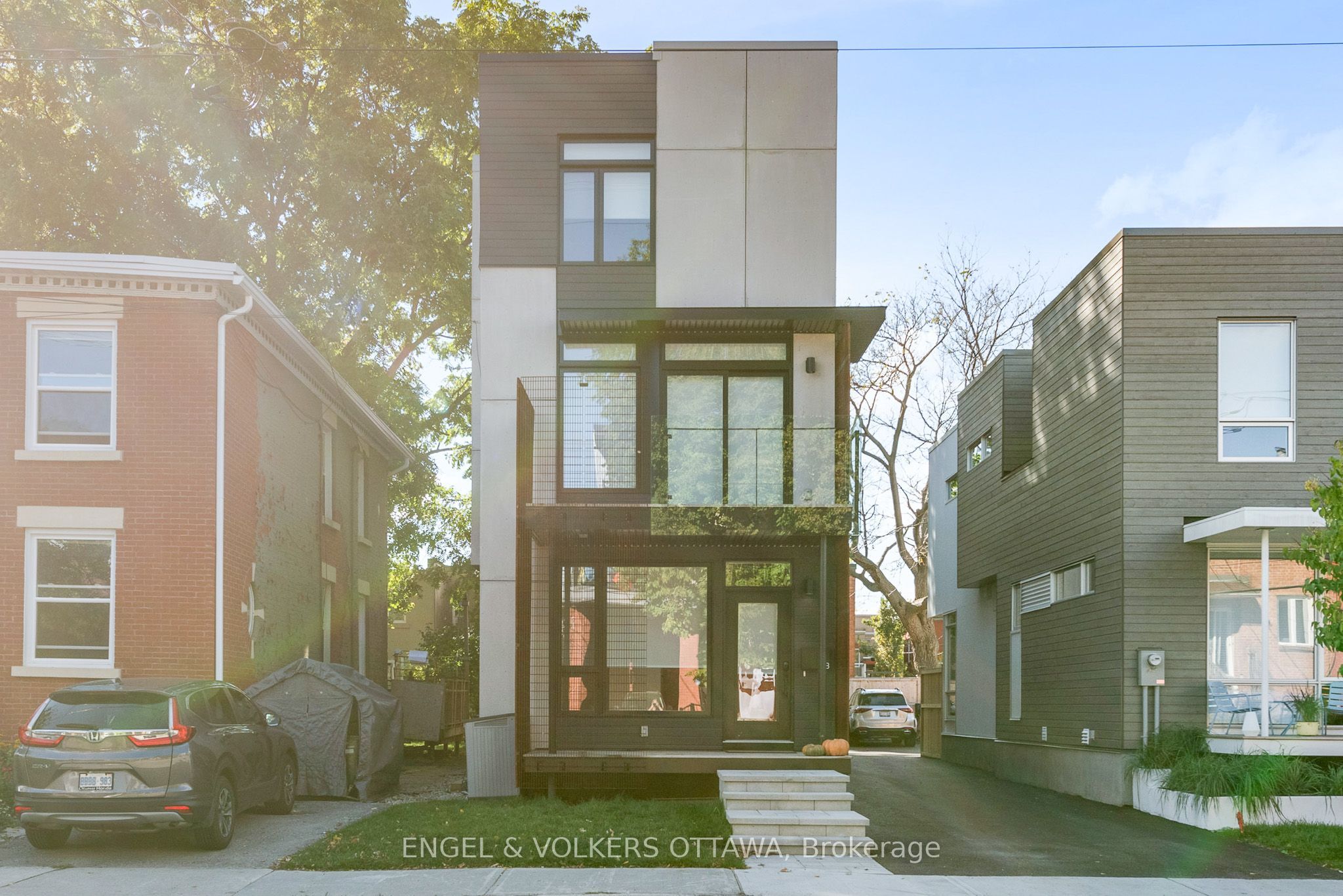 88b Hamilton Avenue N Property Photo 16